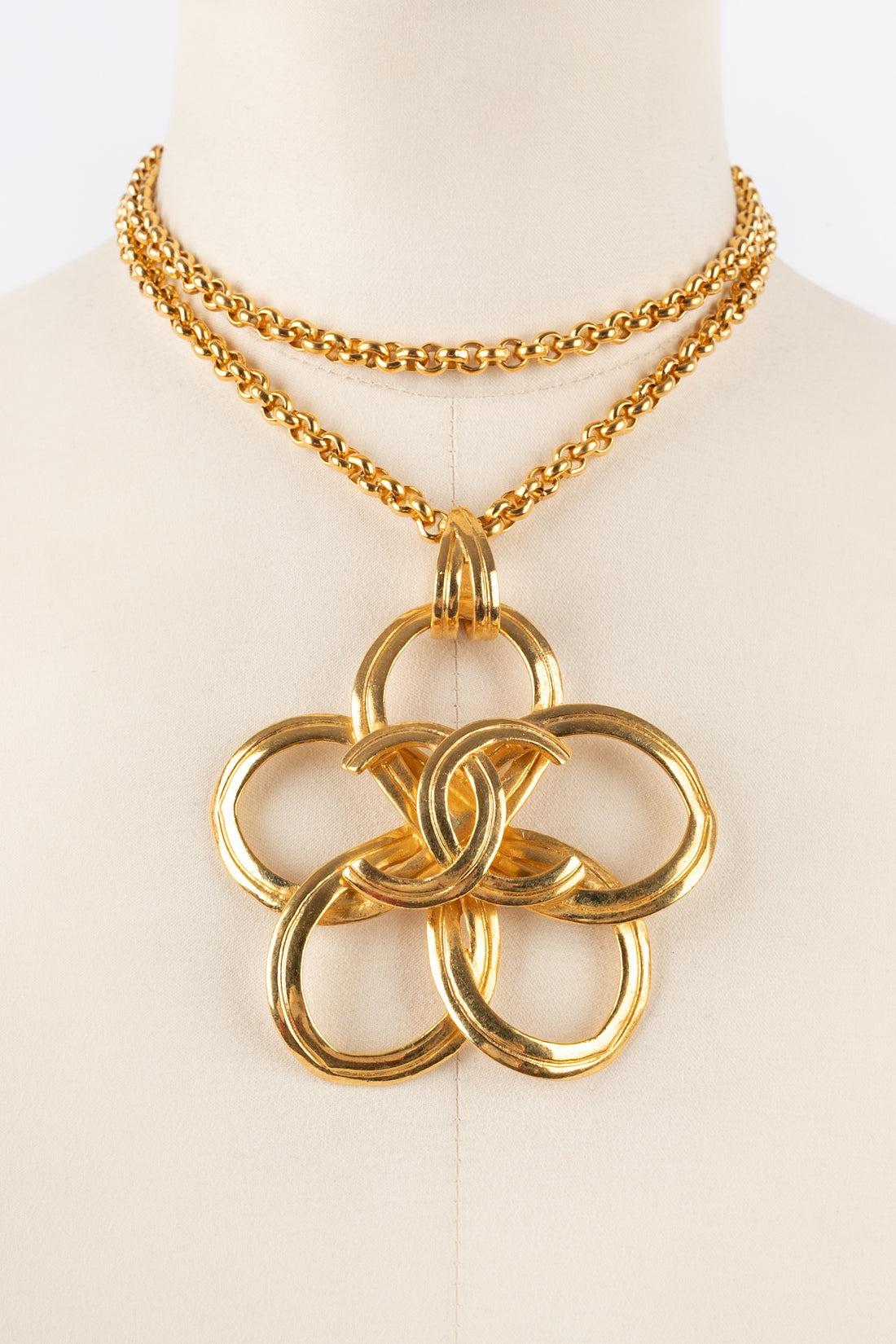 Women's Chanel Golden Metal Pendant Necklace, 1996 For Sale