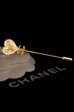 Broche «Pick» de metal dorado de Chanel, diseñado por Karl Lagerfeld, Swarovski, 2001