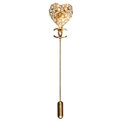 Broche «Pick» de metal dorado de Chanel, diseñado por Karl Lagerfeld, Swarovski, 2001