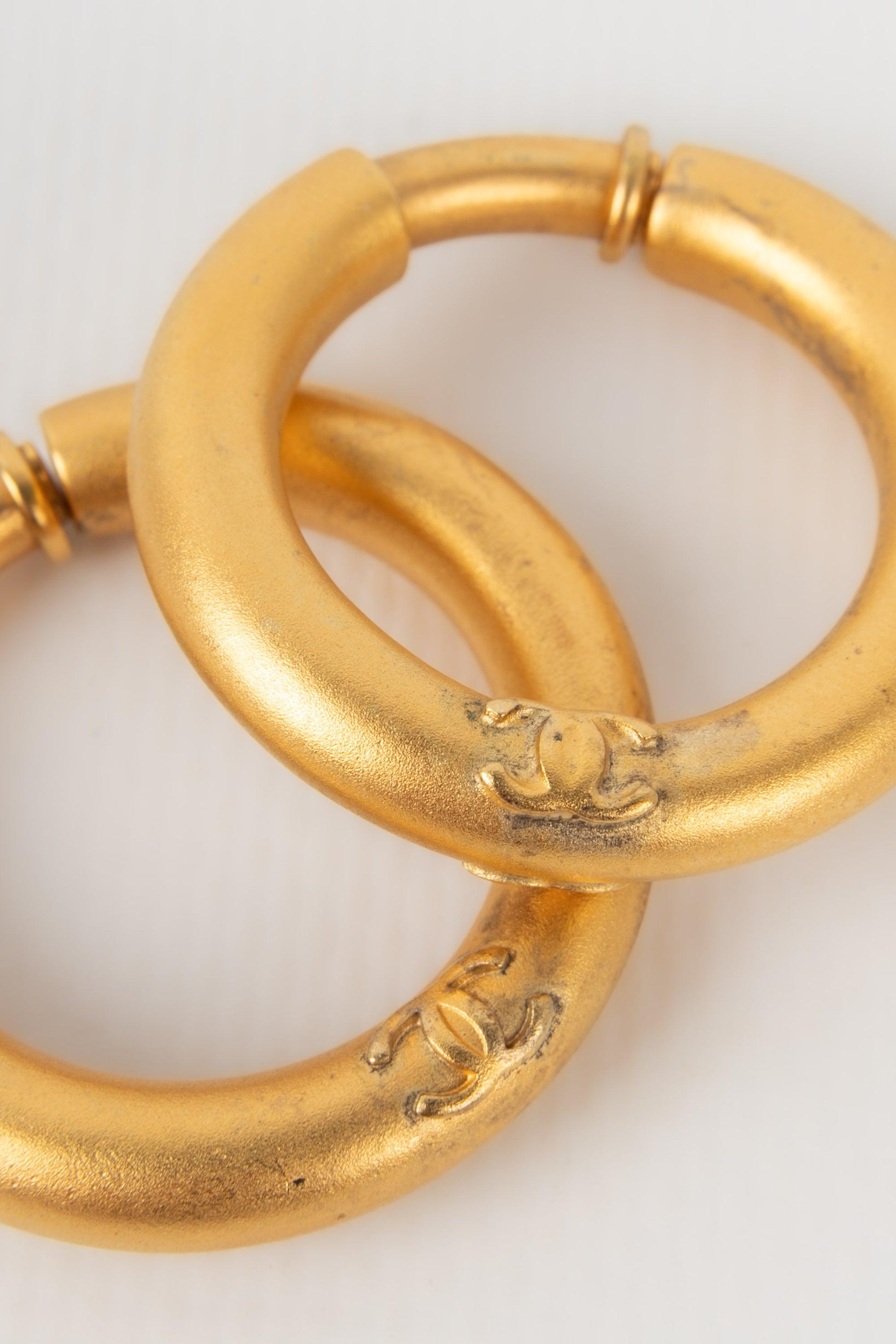 Women's Chanel Golden Metal Round Earrings, 1996 For Sale