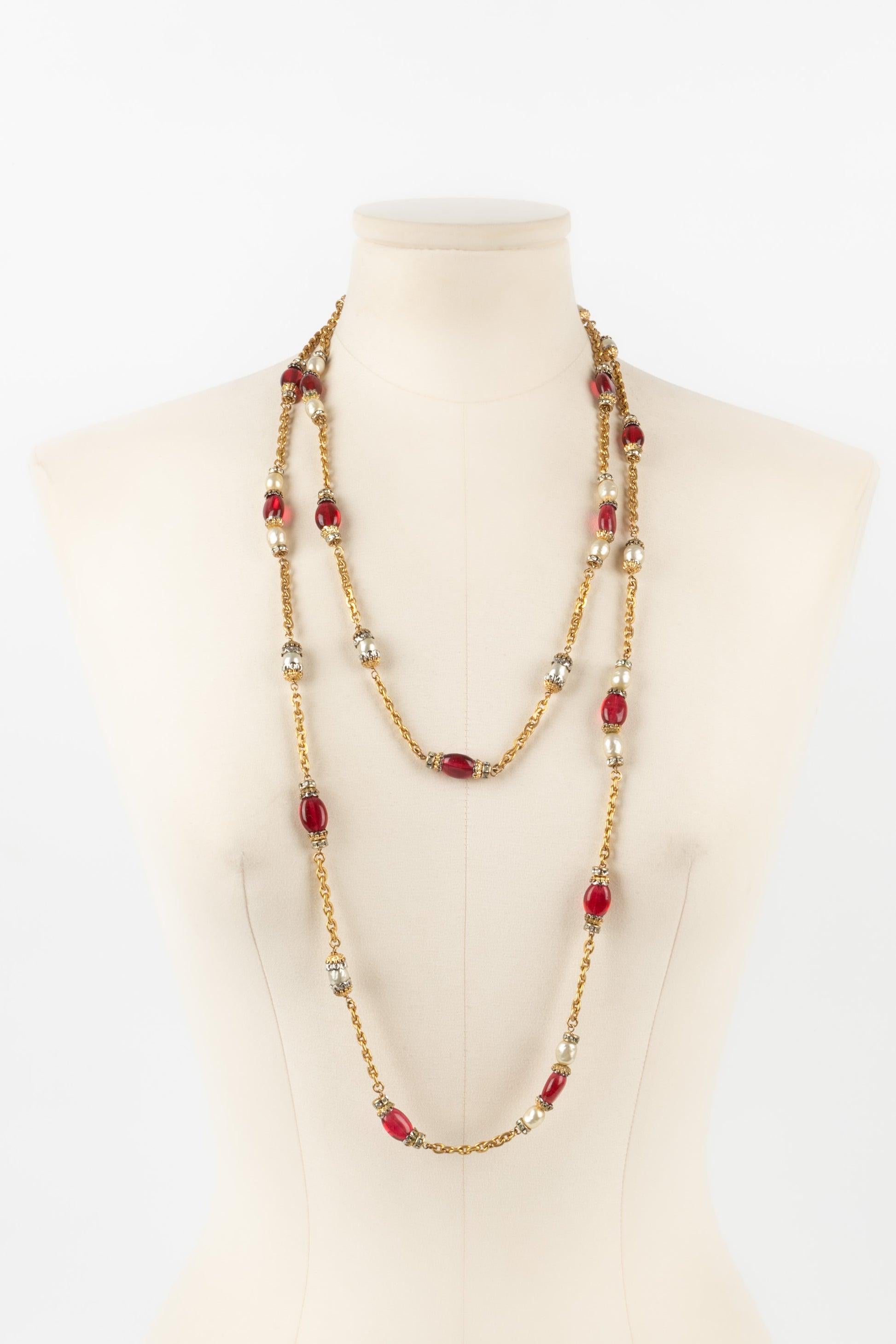 Chanel Goldenes Metall Sautoir / Halskette mit Strass, Perlen & Glas  1