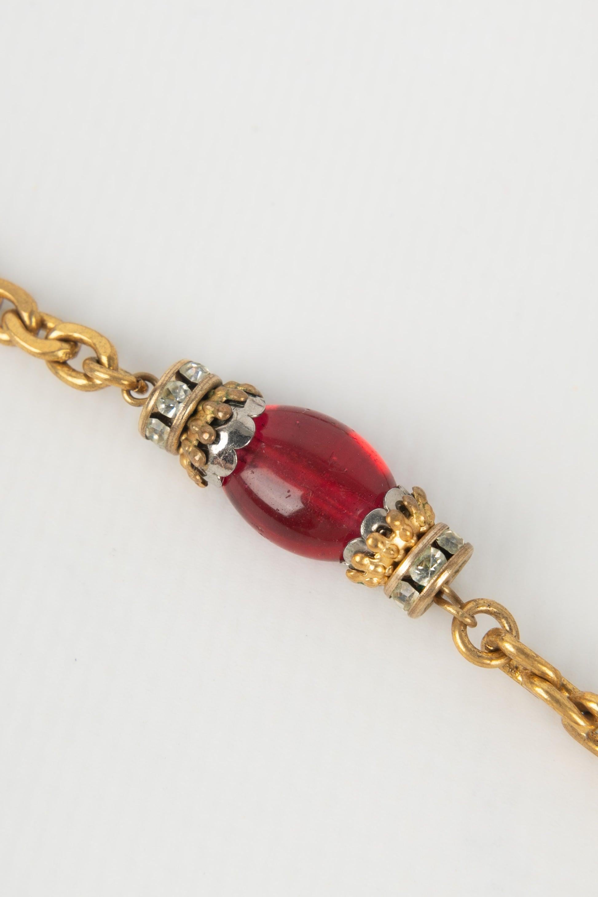 Chanel Goldenes Metall Sautoir / Halskette mit Strass, Perlen & Glas  2