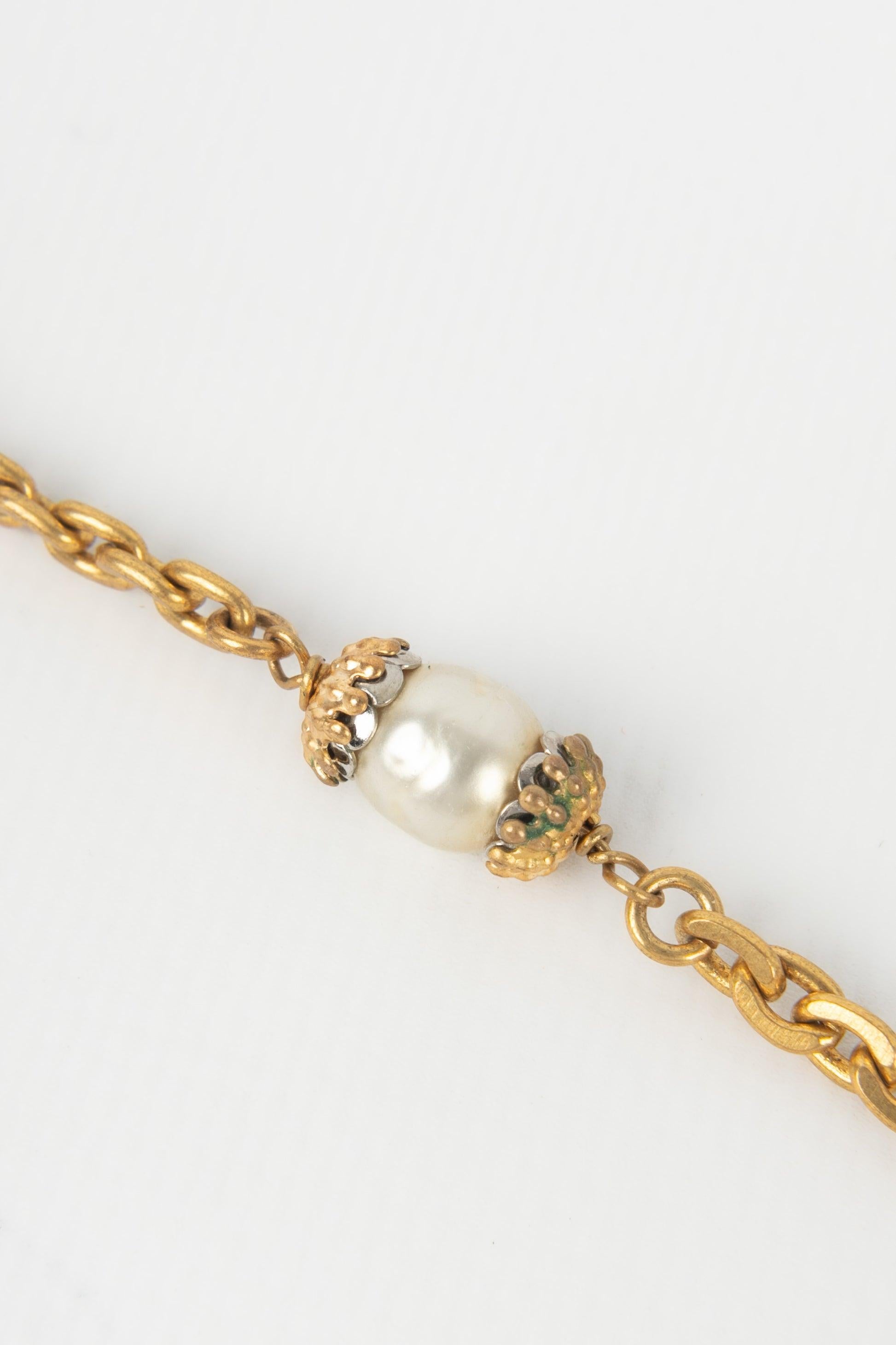 Chanel Goldenes Metall Sautoir / Halskette mit Strass, Perlen & Glas  3