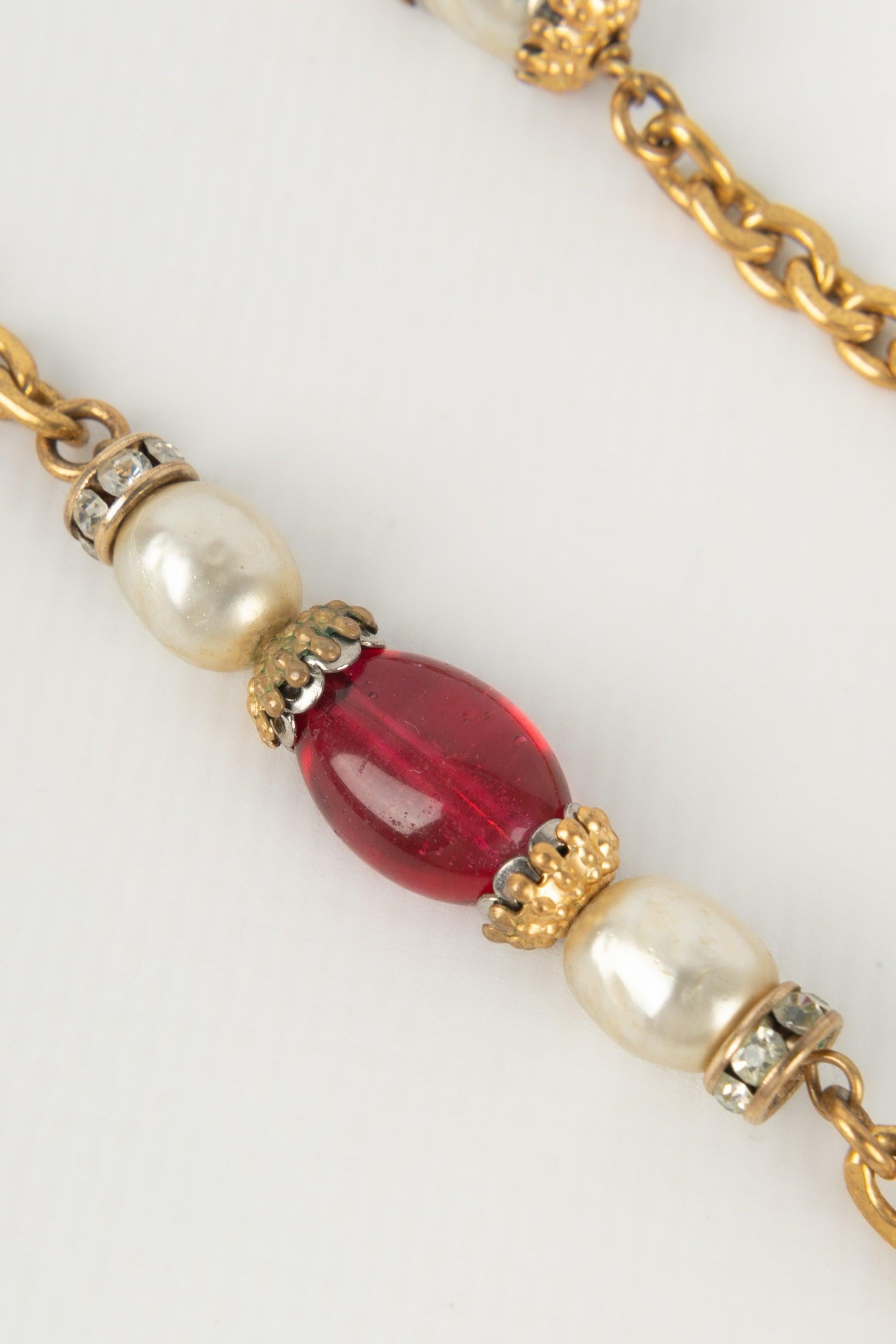 Chanel Goldenes Metall Sautoir / Halskette mit Strass, Perlen & Glas  4