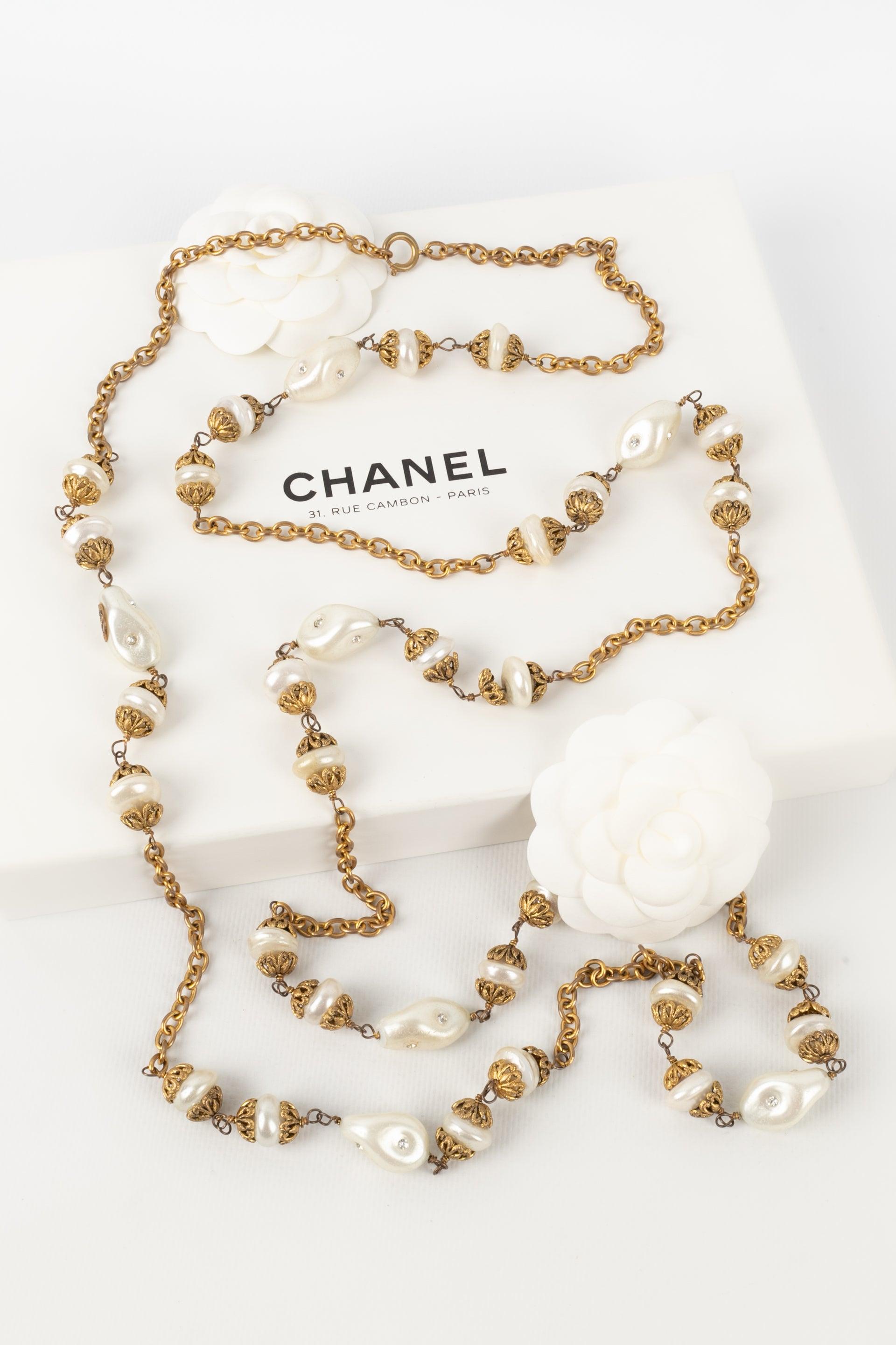 Chanel Golden Metal Sautoir with Costume Pearls and Swarovski Rhinestones, 1984 For Sale 4