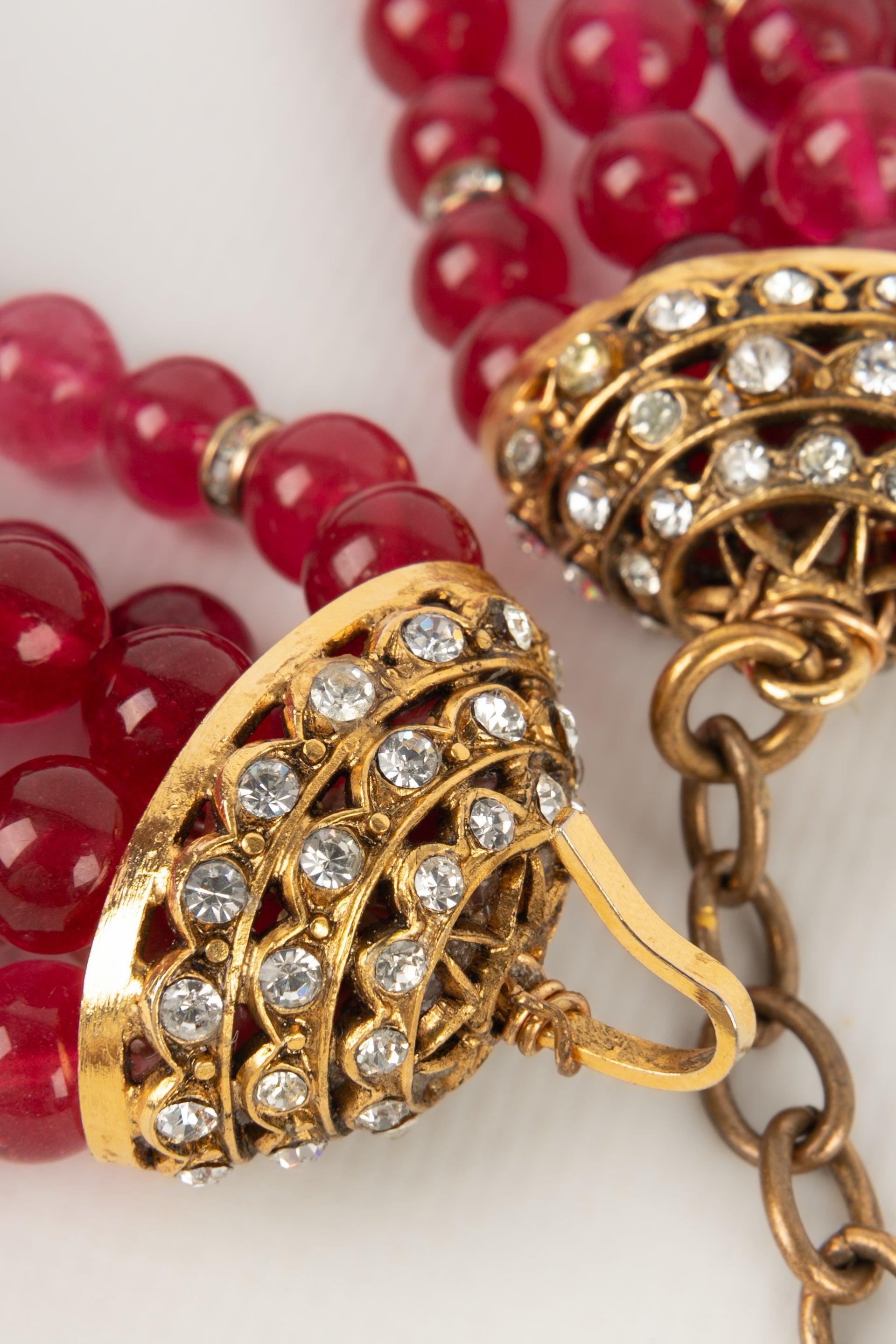 Chanel, collier court en métal doré avec strass et perles de verre, 1983 Pour femmes en vente