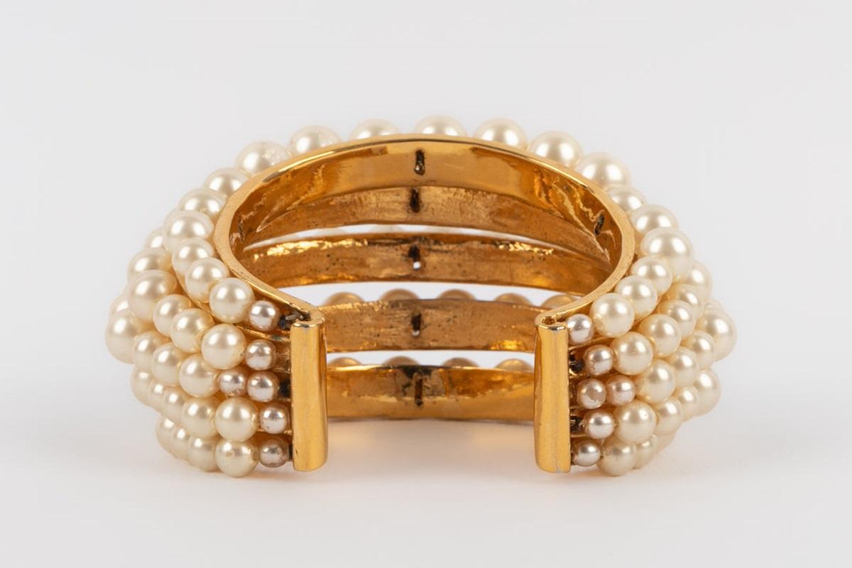 Chanel, bracelet en métal doré avec perles de costume, années 1990 Pour femmes en vente