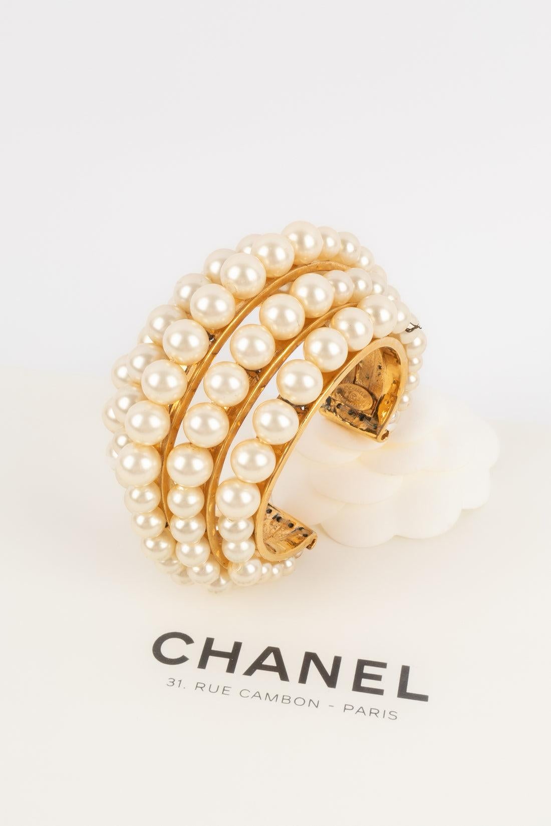 Chanel, bracelet en métal doré avec perles de costume, années 1990 en vente 3