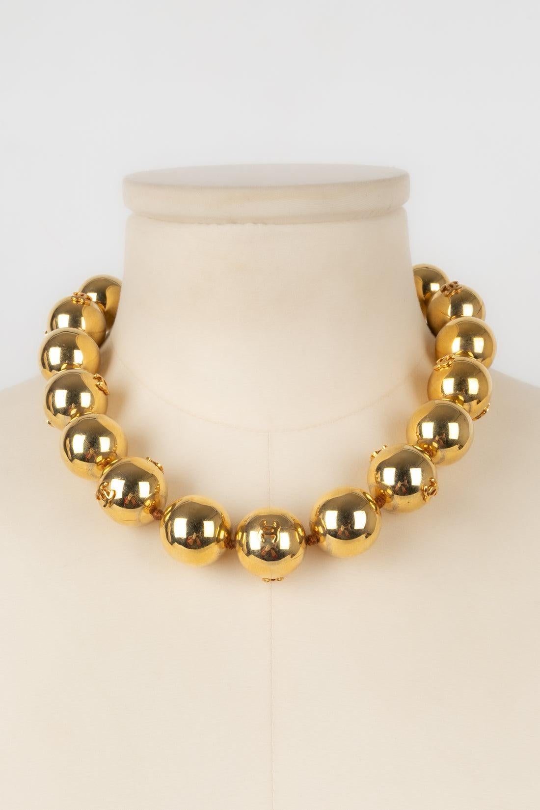 Chanel Golden Necklace, 1980s  In Excellent Condition For Sale In SAINT-OUEN-SUR-SEINE, FR