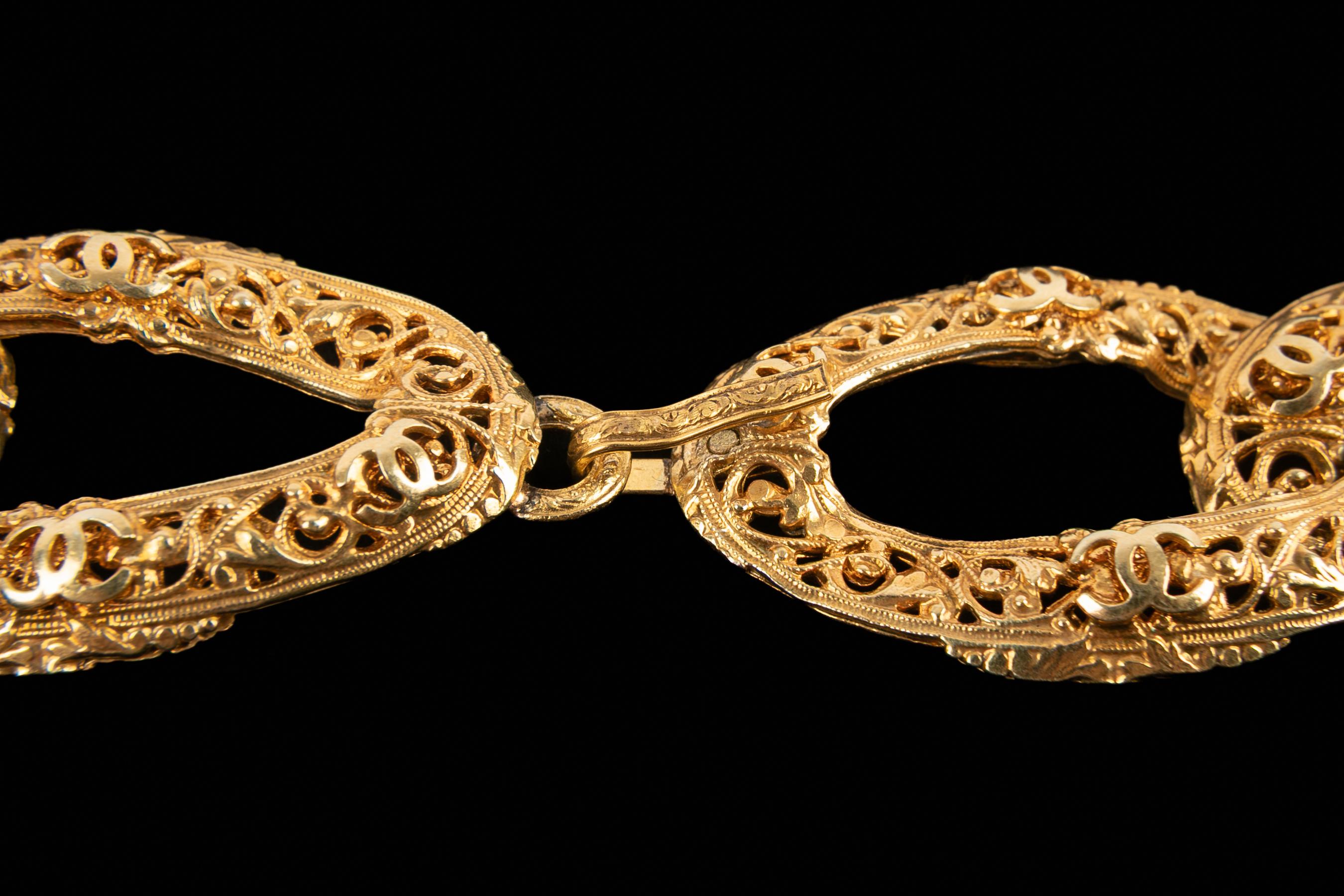 Chanel golden necklace 1990s For Sale 3