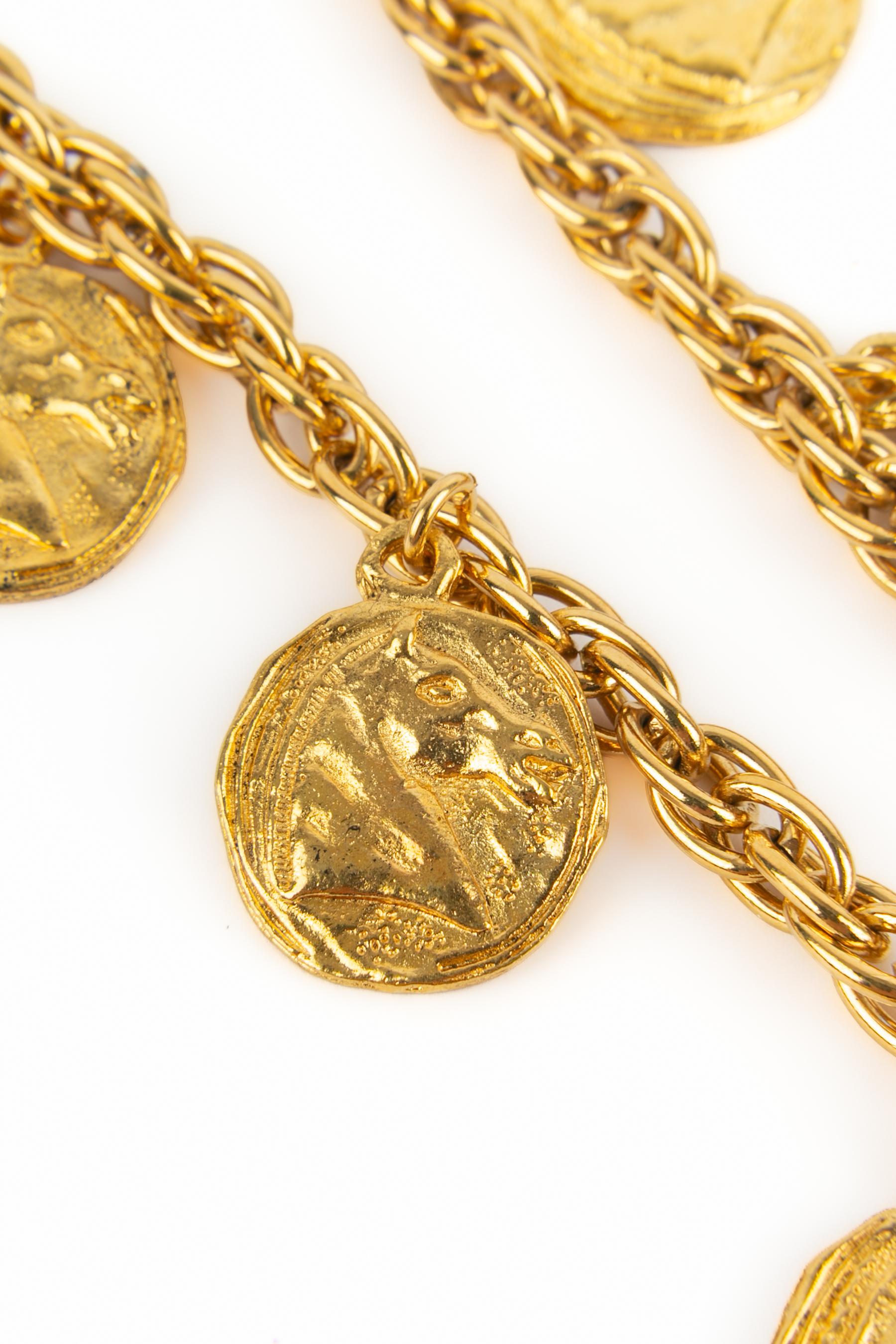 Collier Chanel en or en vente 1