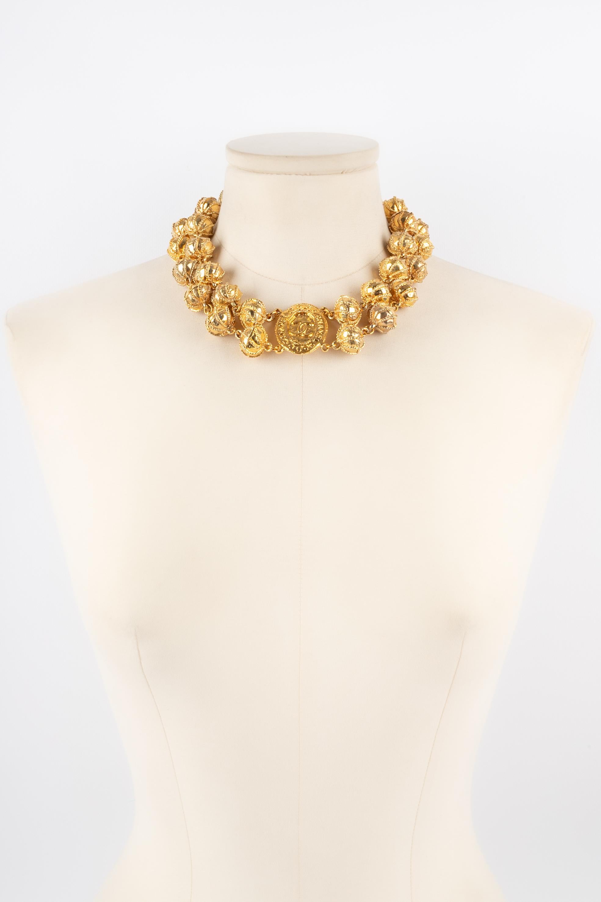 Chanel goldene Halskette im Angebot 2