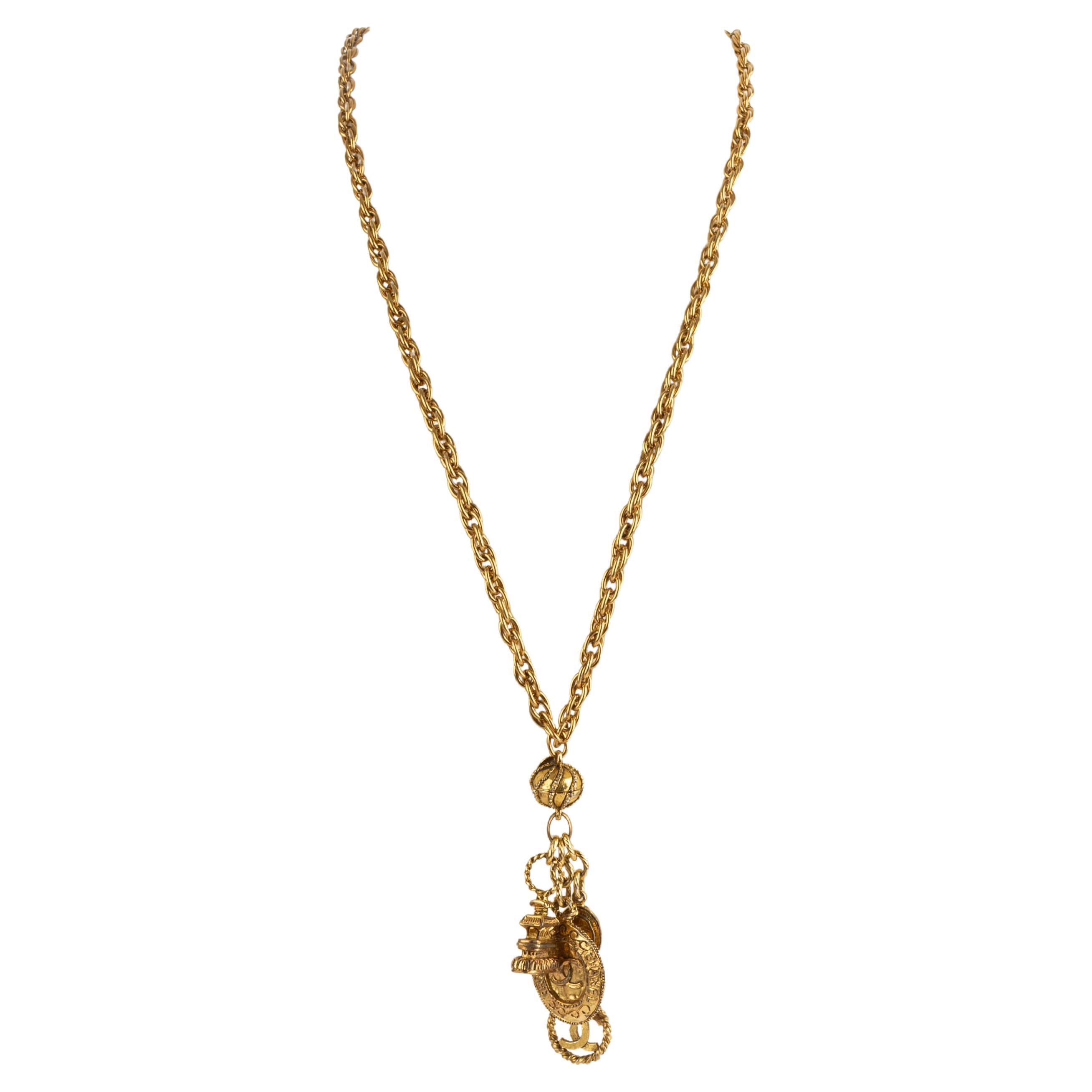 Chanel goldene Halskette im Angebot