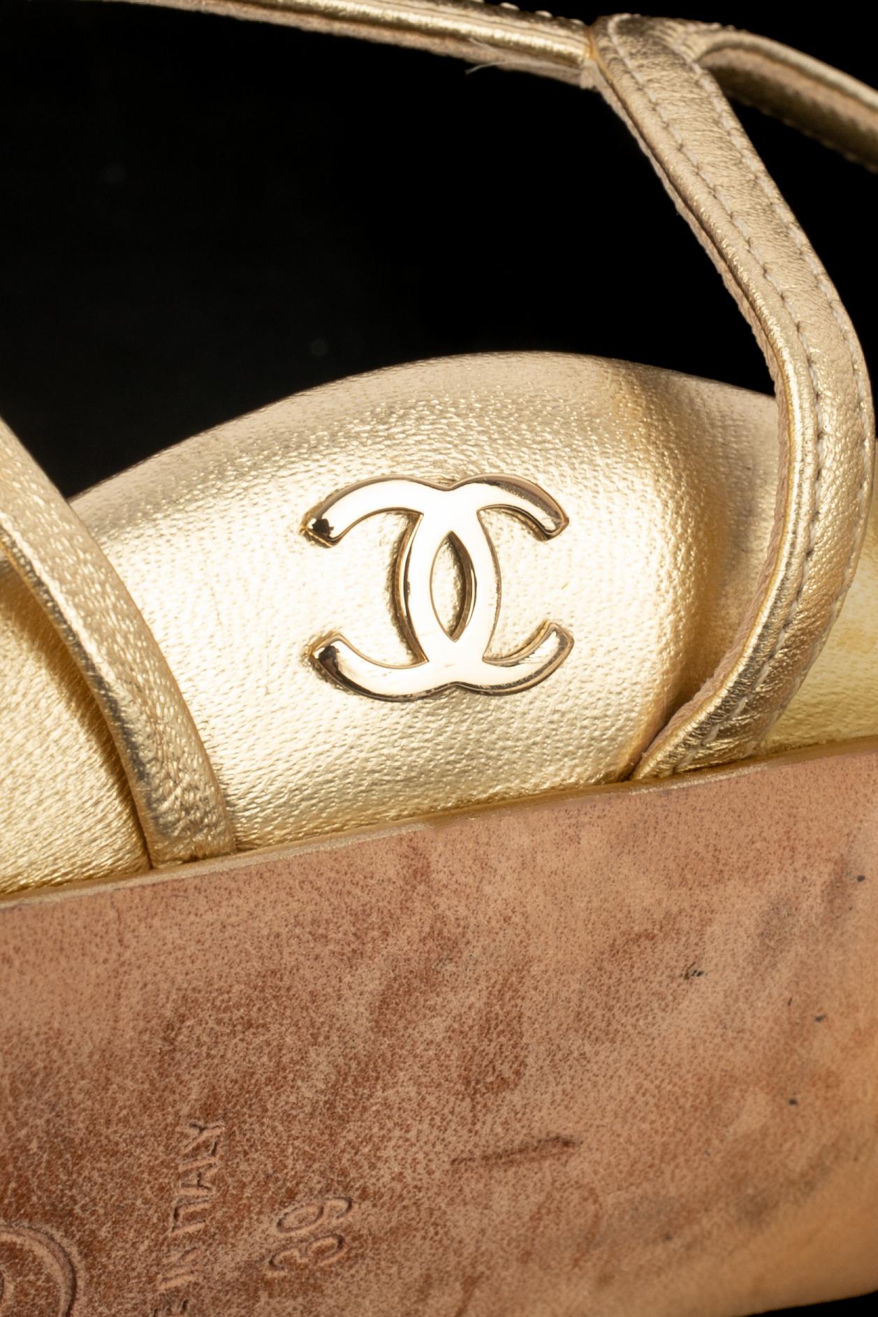 Chanel golden sandals en venta 8