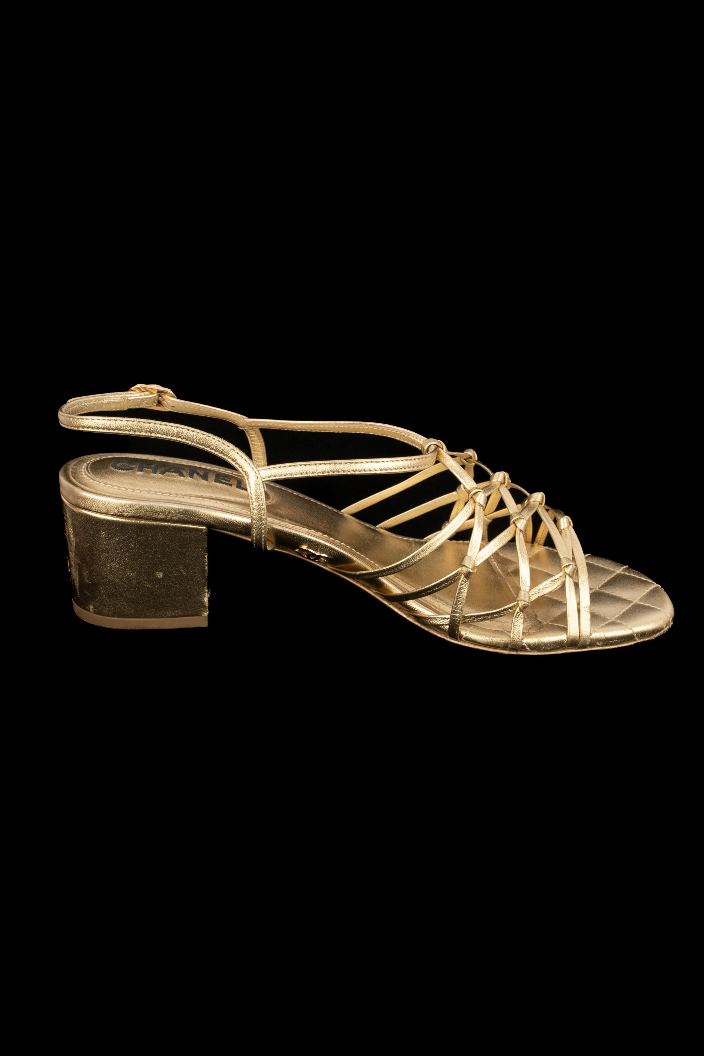 Chanel golden sandals en venta 3