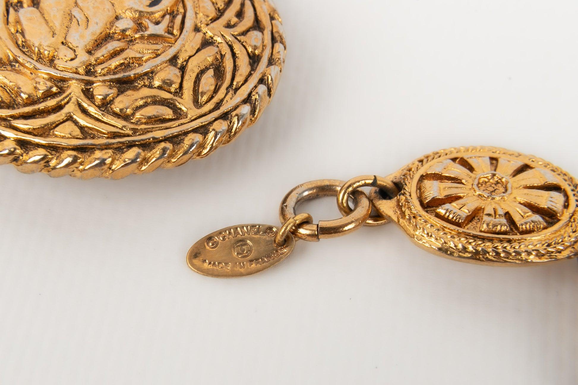 Chanel Golden Short Necklace, 1980s For Sale 5