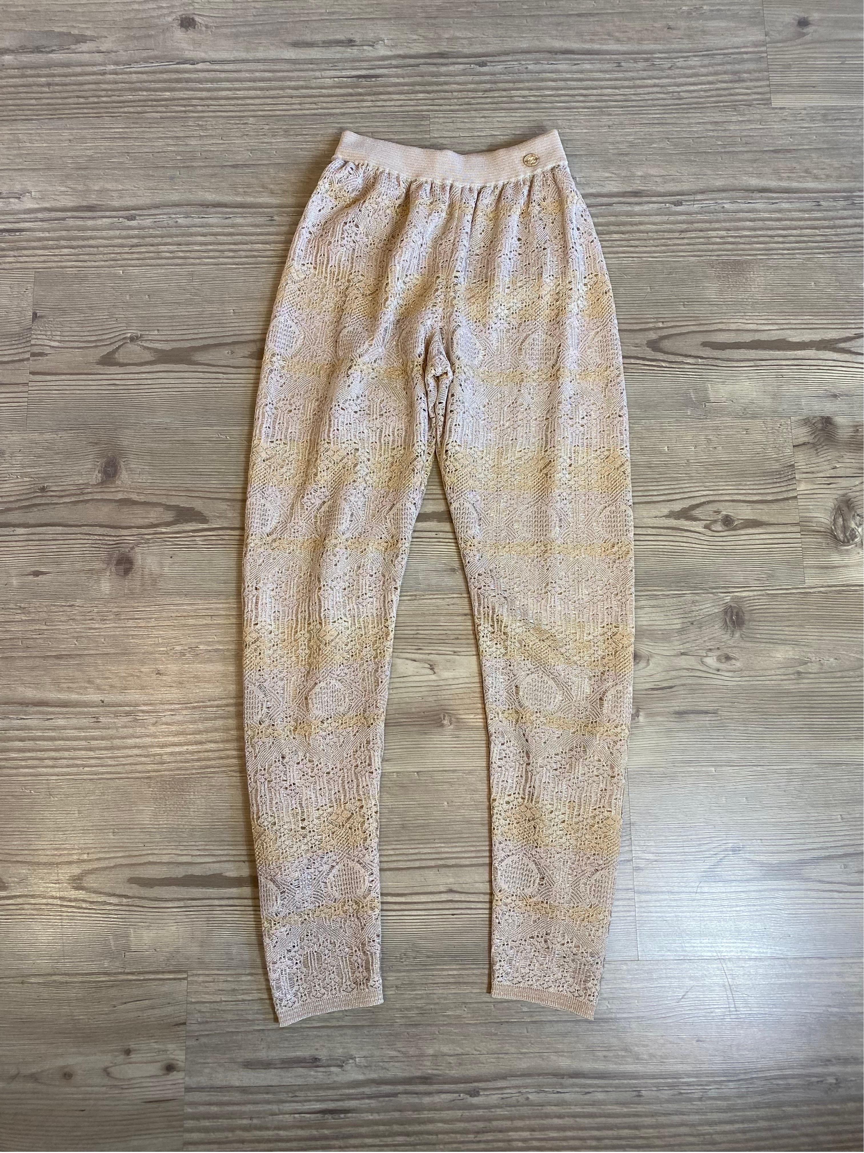 Chanel trousers
In viscose and lurex.
Lined in silk and elastane.
French size 36 which corresponds to an Italian 40.
27cm waist (elastic)
100 cm length 
Excellent general condition, like new.