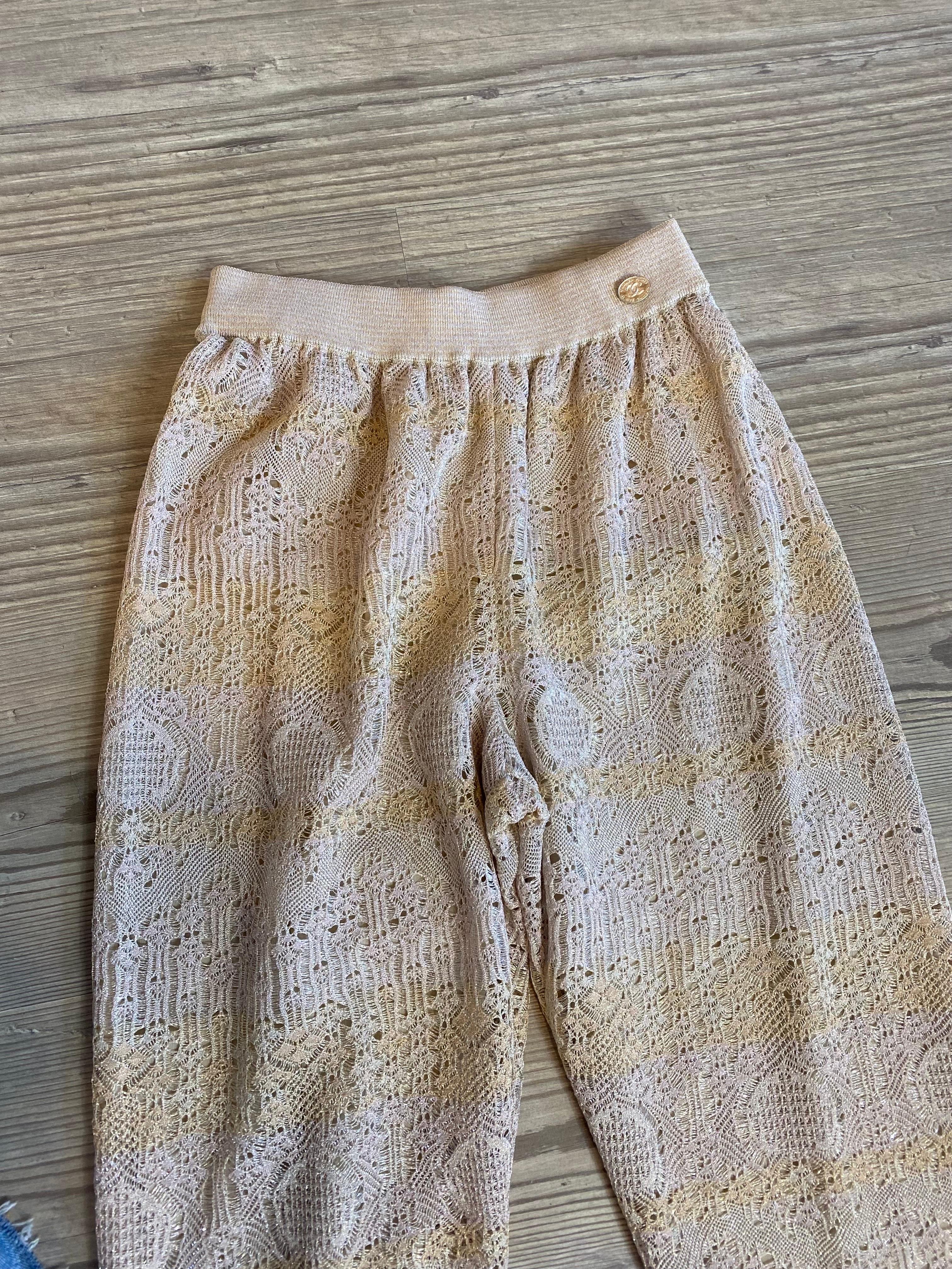 Chanel Golden viscose elegant Leggings  In New Condition For Sale In Carnate, IT