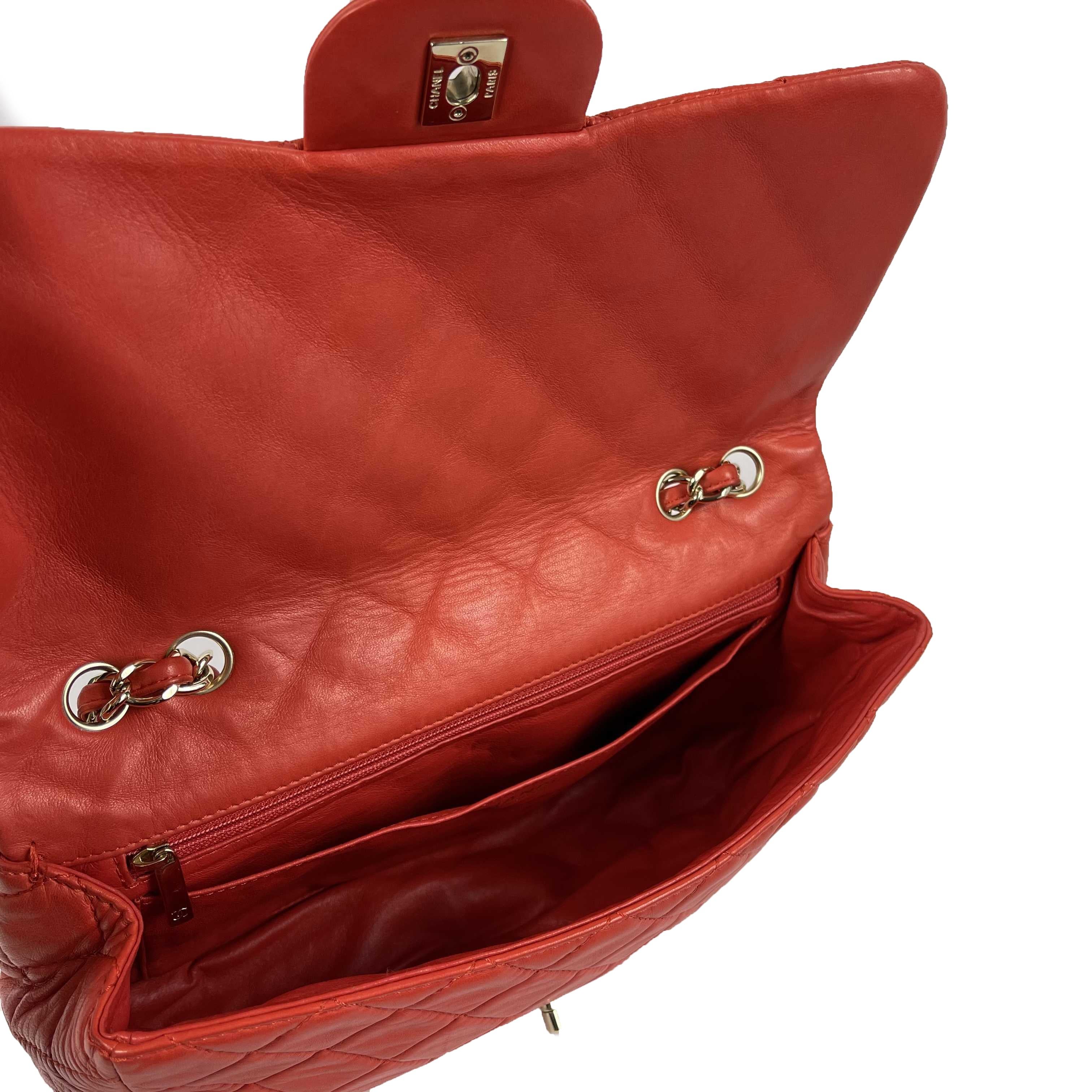 Women's Chanel - Good - Classic Jumbo Single Flap Quilted Lambskin - Handbag For Sale