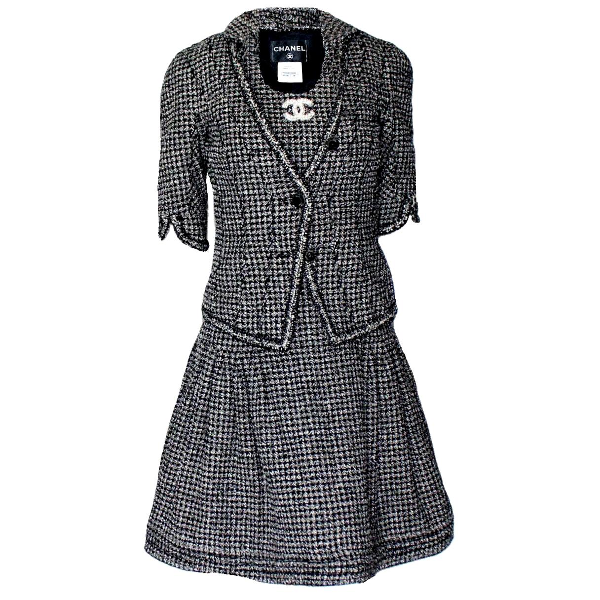 Vintage Chanel Suits, Outfits and Ensembles 287 For Sale at 1stdibs