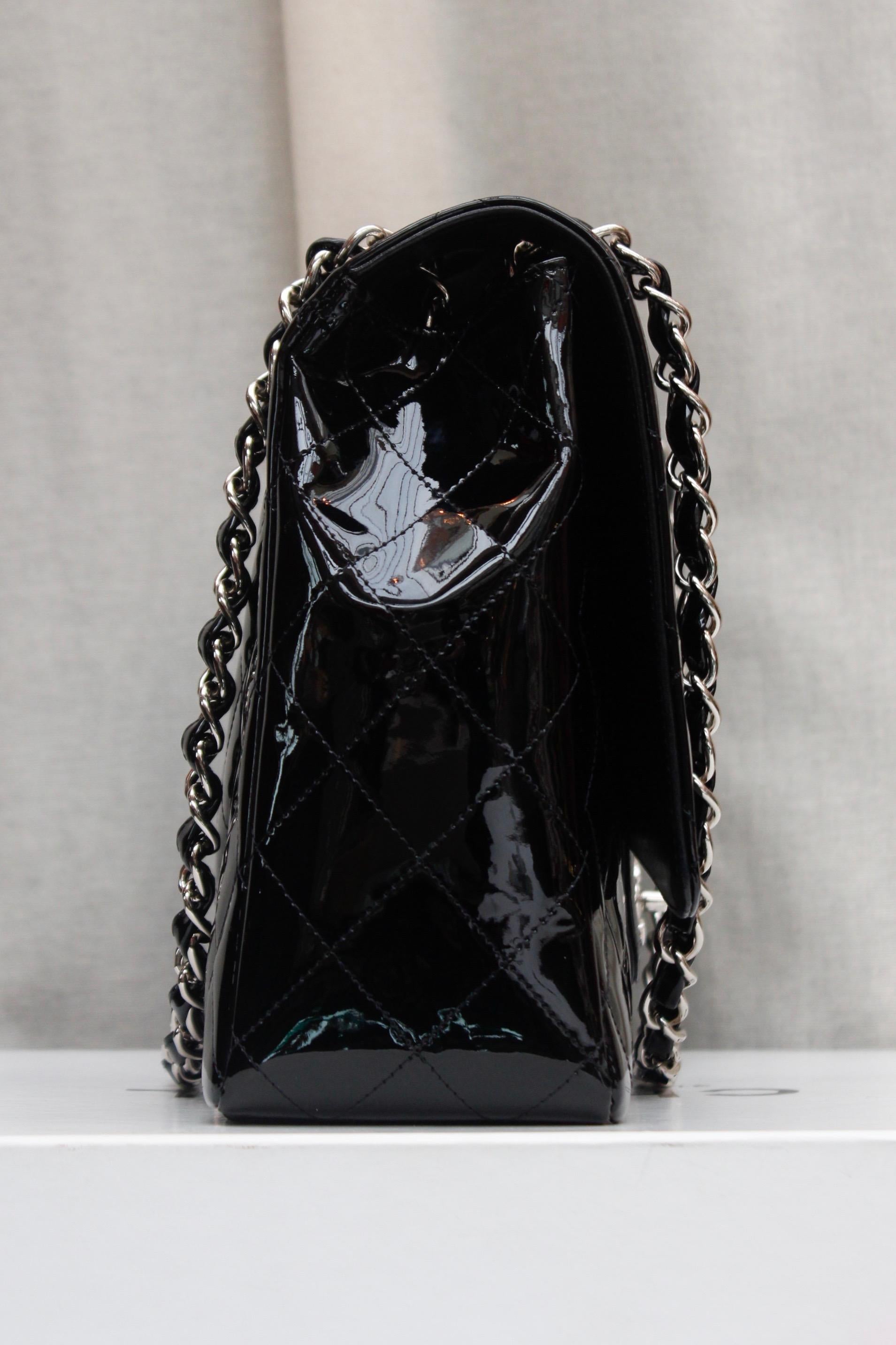 Chanel gorgeous black patent leather, 2009 – 2010 In Excellent Condition In Paris, FR