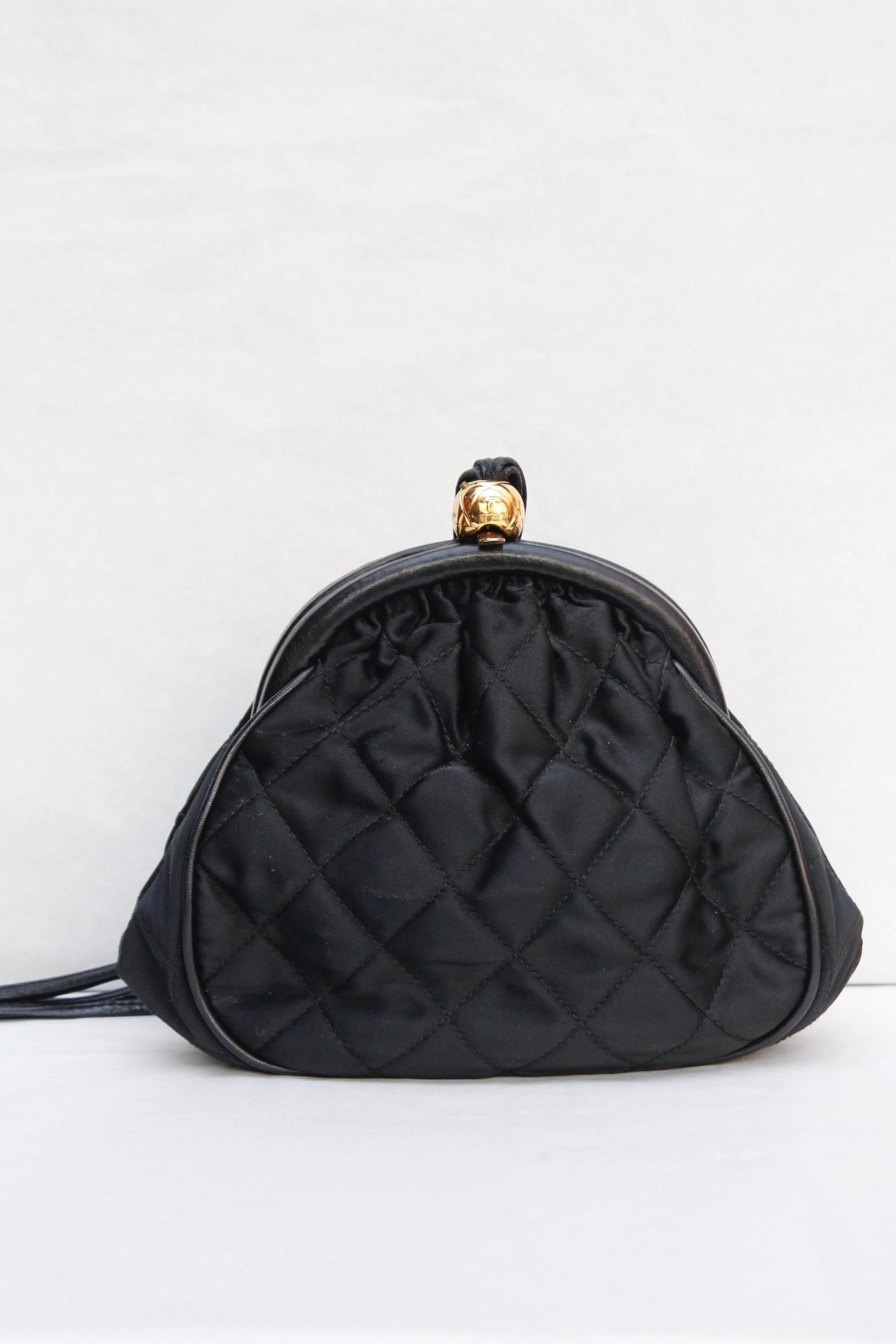 Chanel gorgeous evening bag in black quilted satin and leather, 1990’s In Good Condition For Sale In Paris, FR