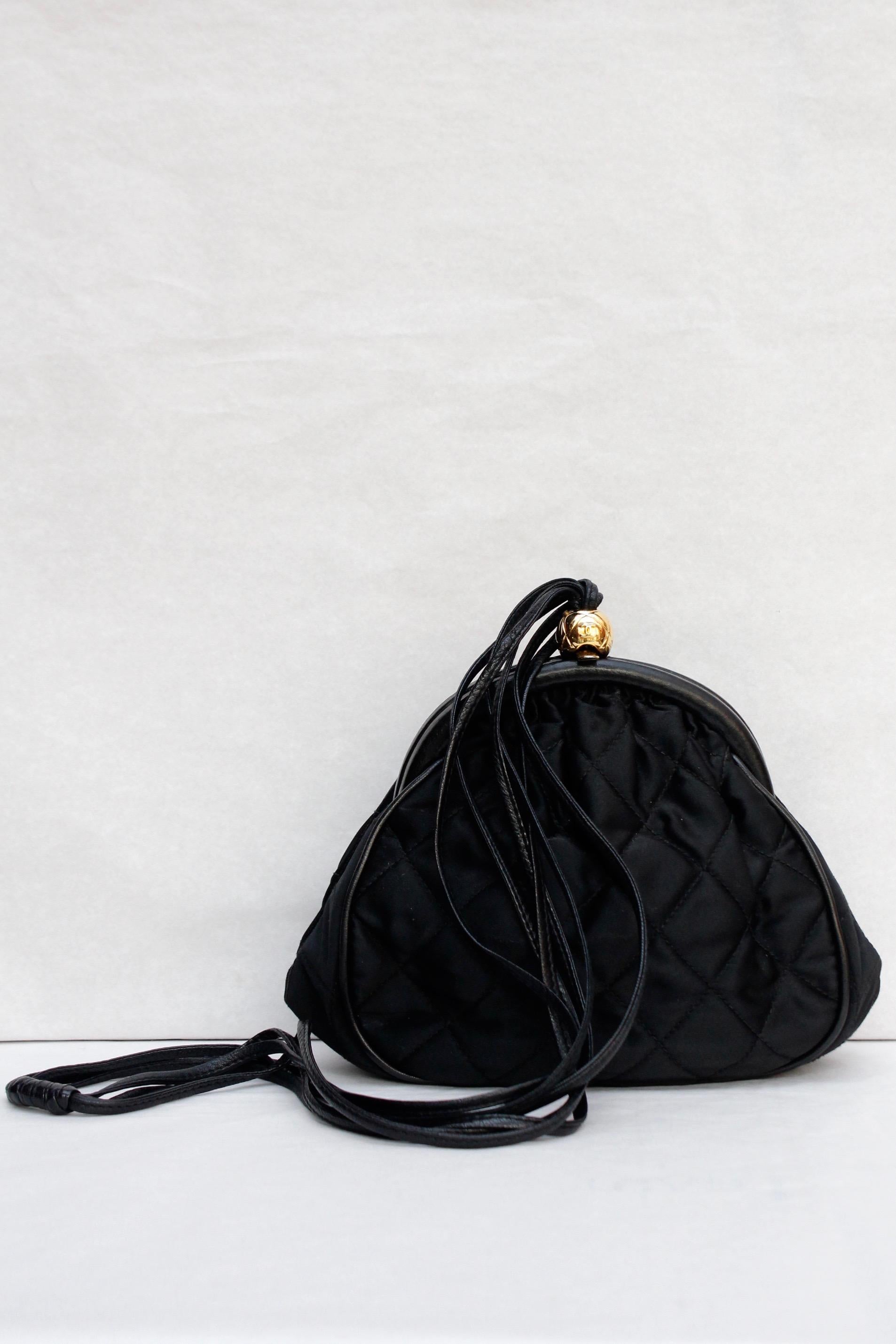 Chanel gorgeous evening bag in black quilted satin and leather, 1990’s For Sale 1