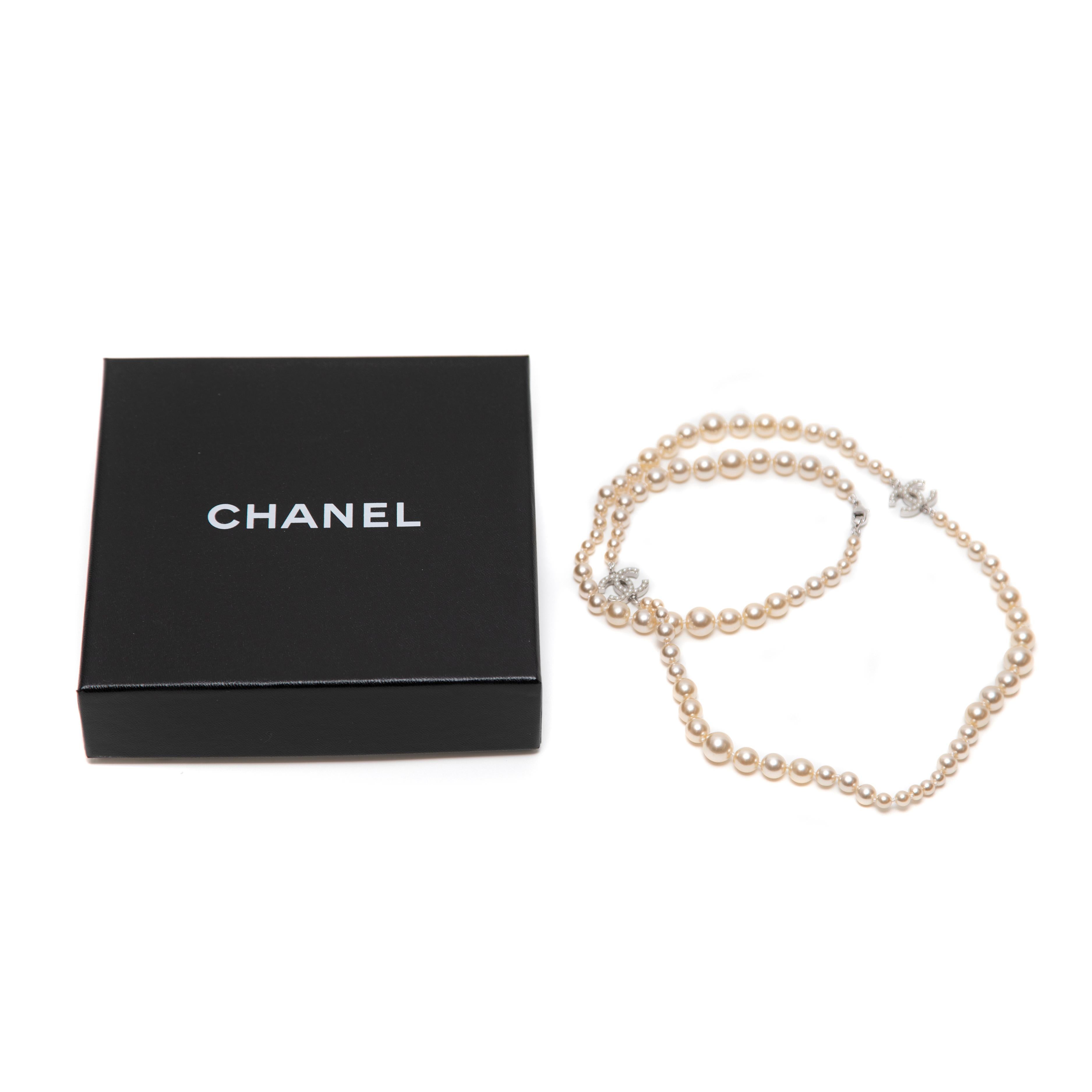 Chanel abgestufte Perle CC lange Halskette Gold für Damen oder Herren
