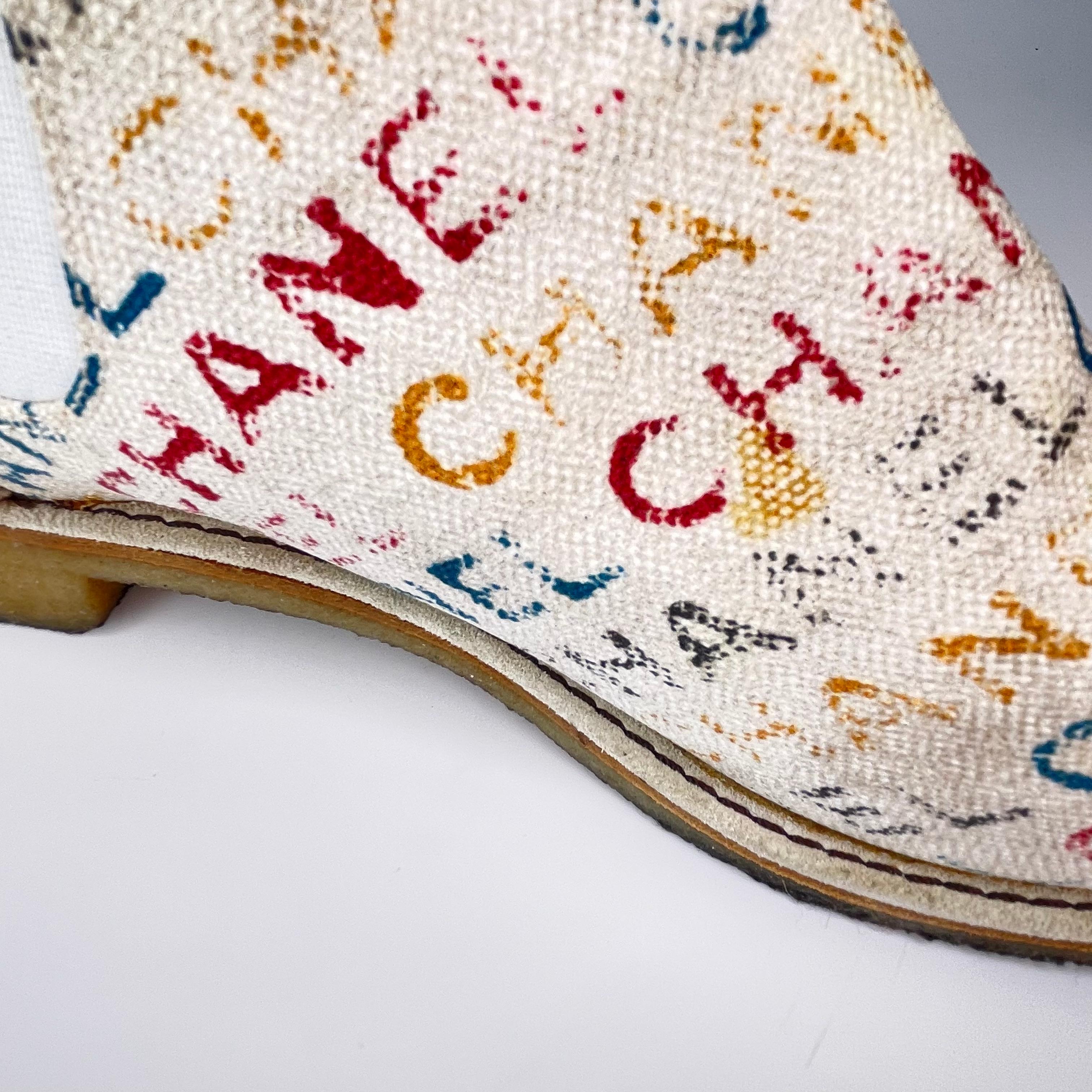 Chanel Graffiti Chukka Cremefarbene Stiefel für Herren (43 EU) im Angebot 1