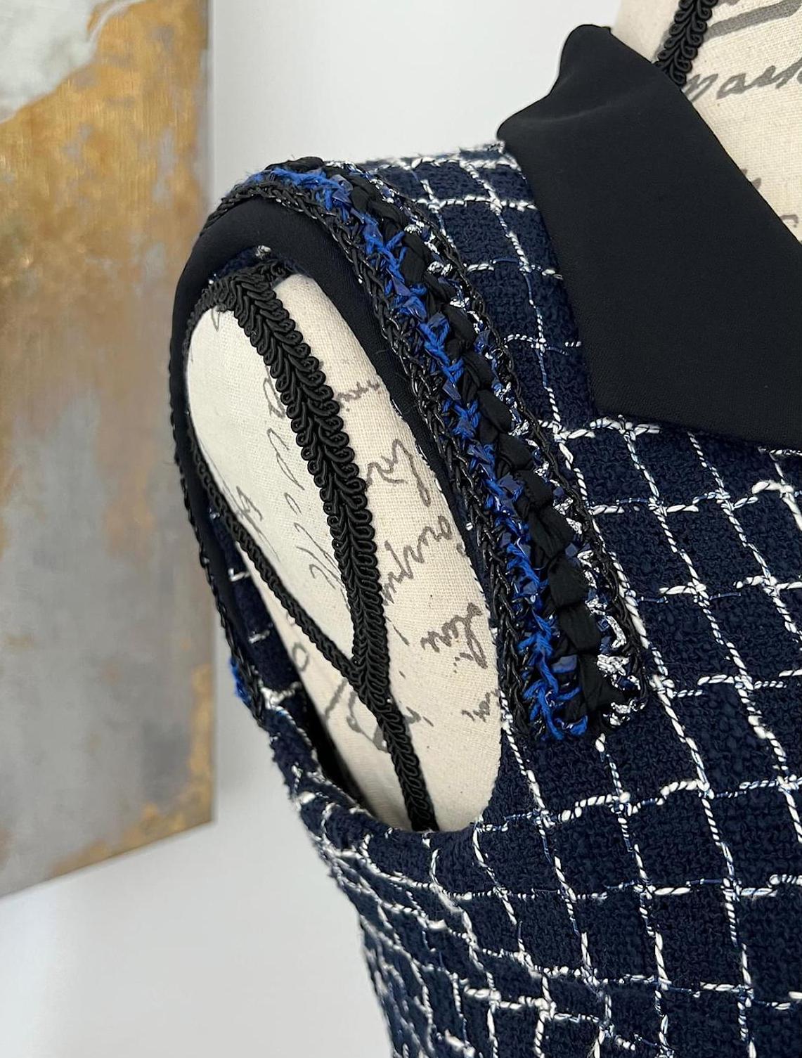 Robe en tweed Lesage de la collection Graffiti de Chanel en vente 7