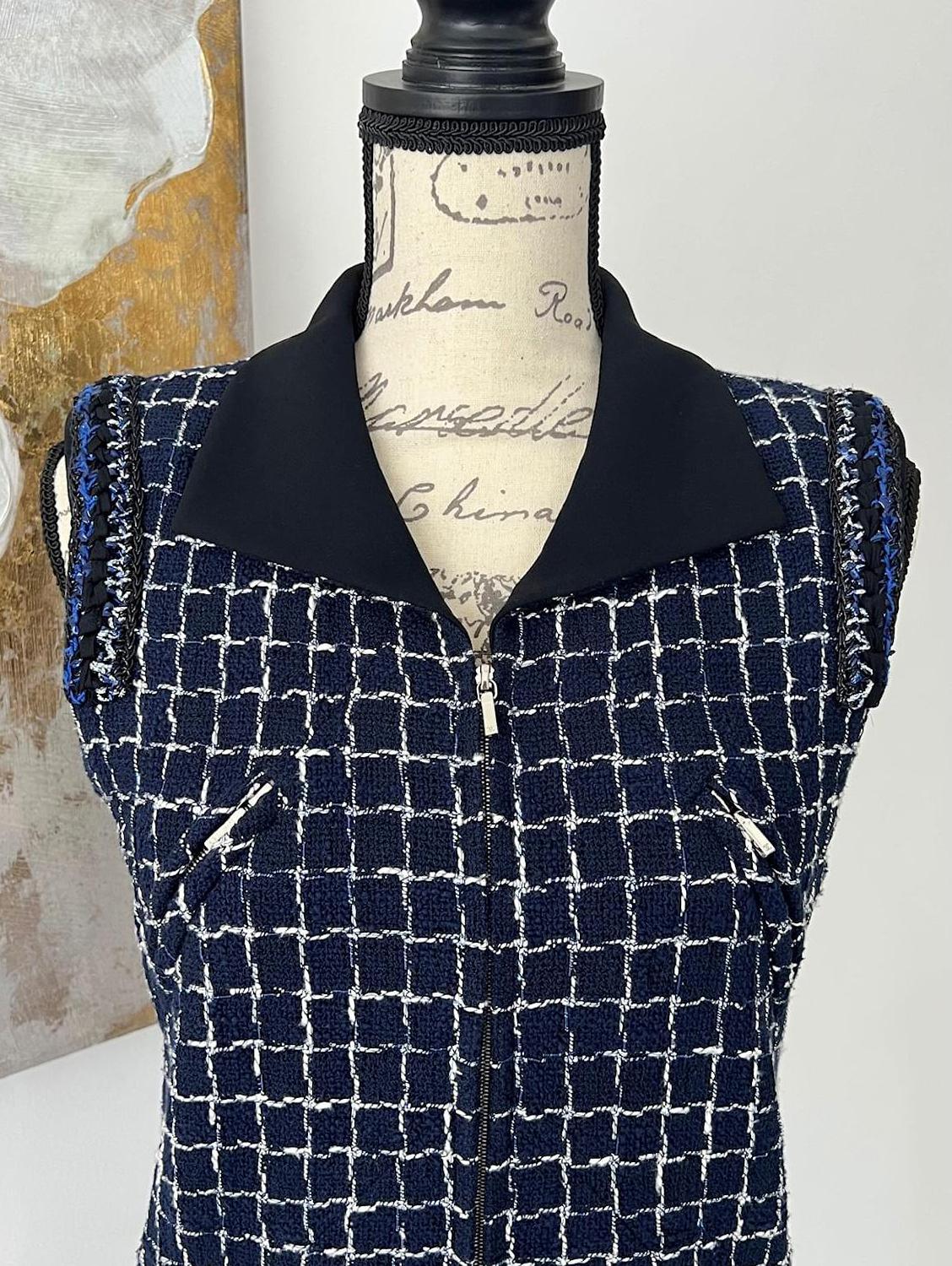 Robe en tweed Lesage de la collection Graffiti de Chanel en vente 10