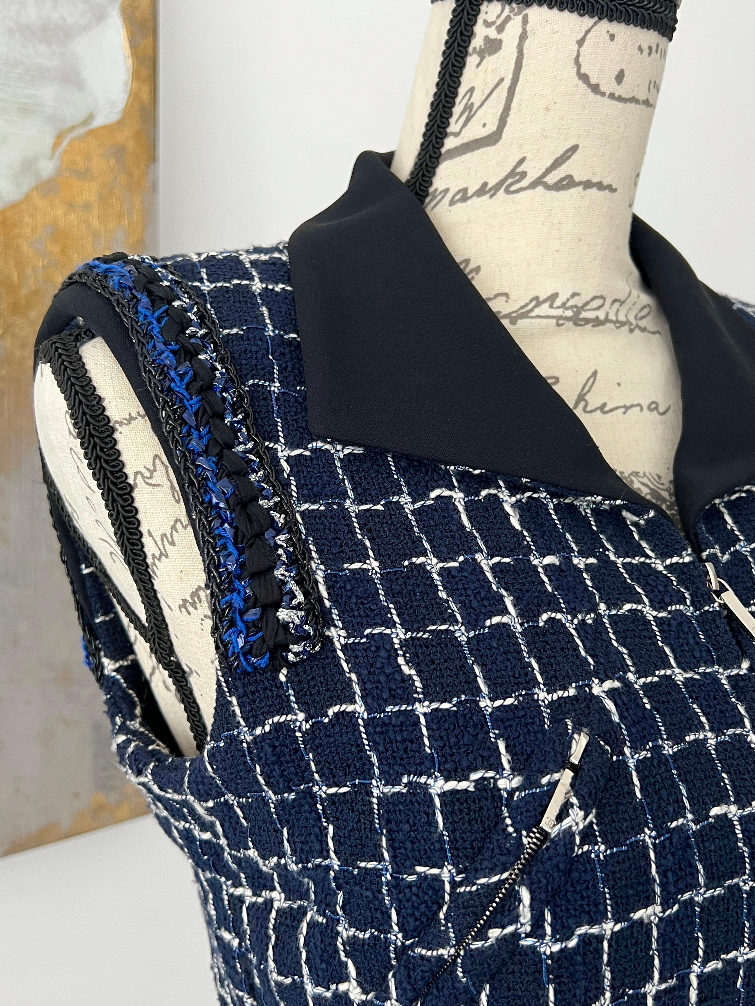 Chanel Graffiti-Kollektion Tweed-Kleid im Angebot 1