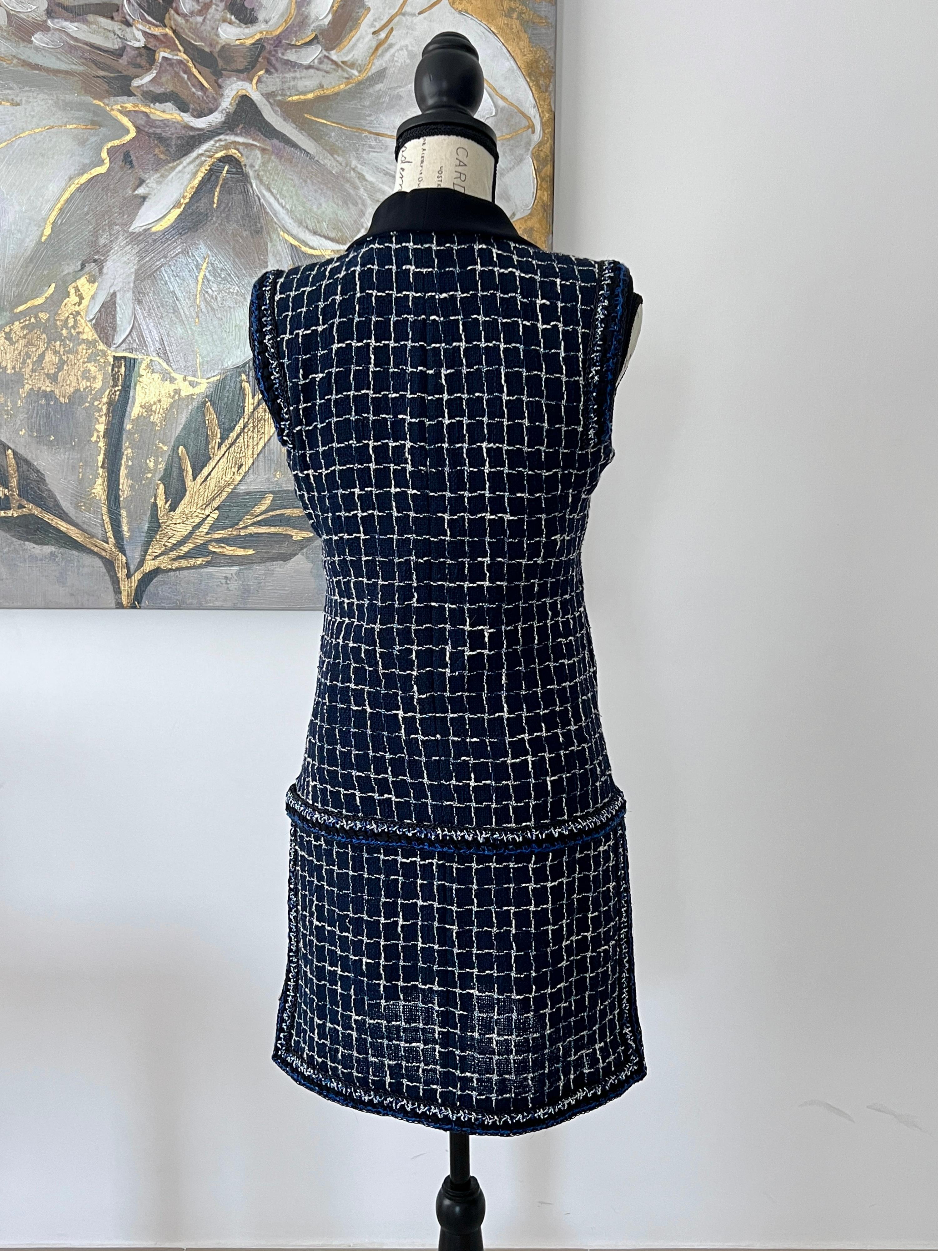 Chanel Graffiti-Kollektion Tweed-Kleid im Angebot 3