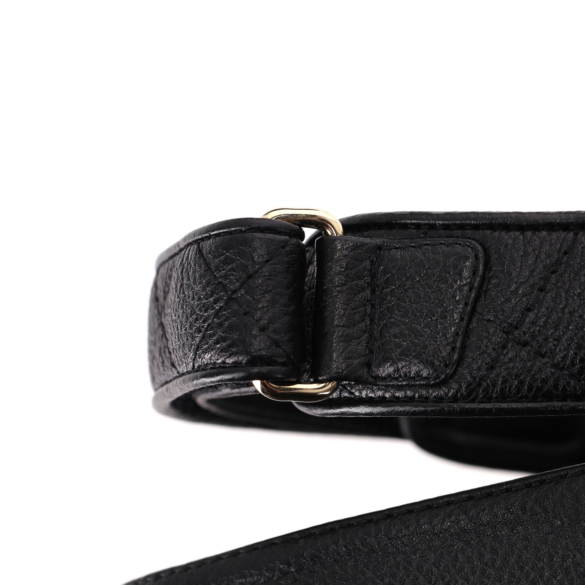 Chanel - Sandales à scratch en cuir de veau grainé avec logo 'CC'. en vente 3