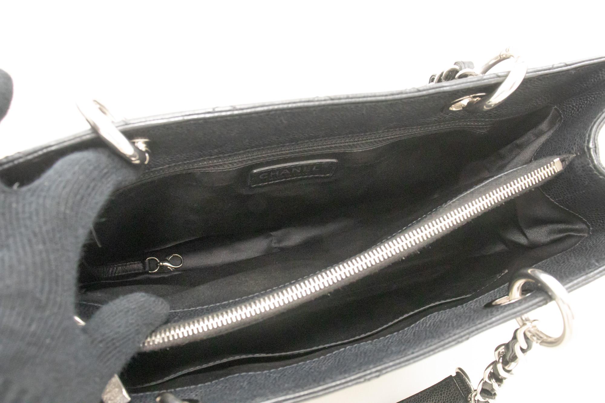 CHANEL Grained Calfskin GST 13