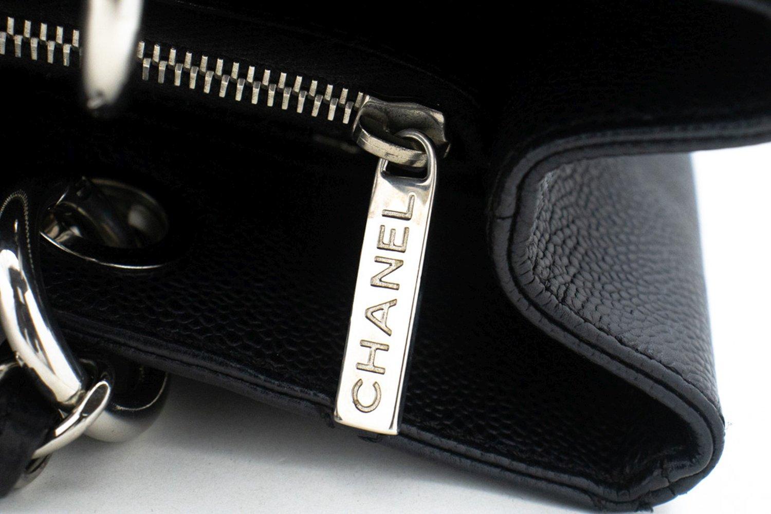CHANEL Grained Calfskin GST 13
