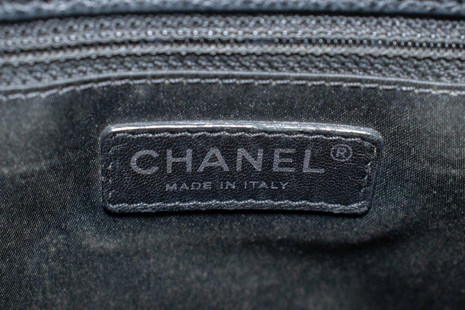 CHANEL Grained Calfskin GST 13
