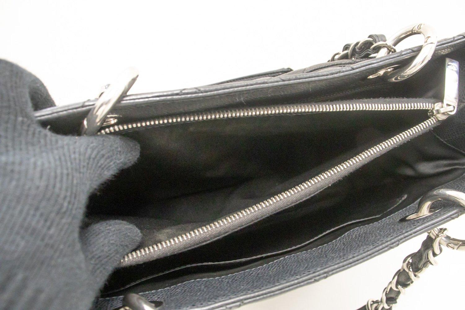 CHANEL Grained Calfskin GST 13