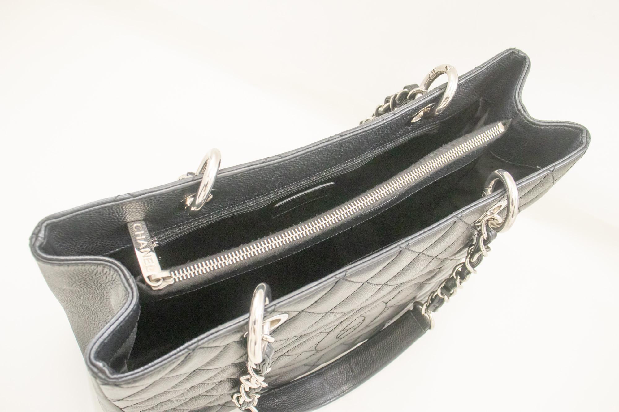 CHANEL Grained Calfskin GST 13