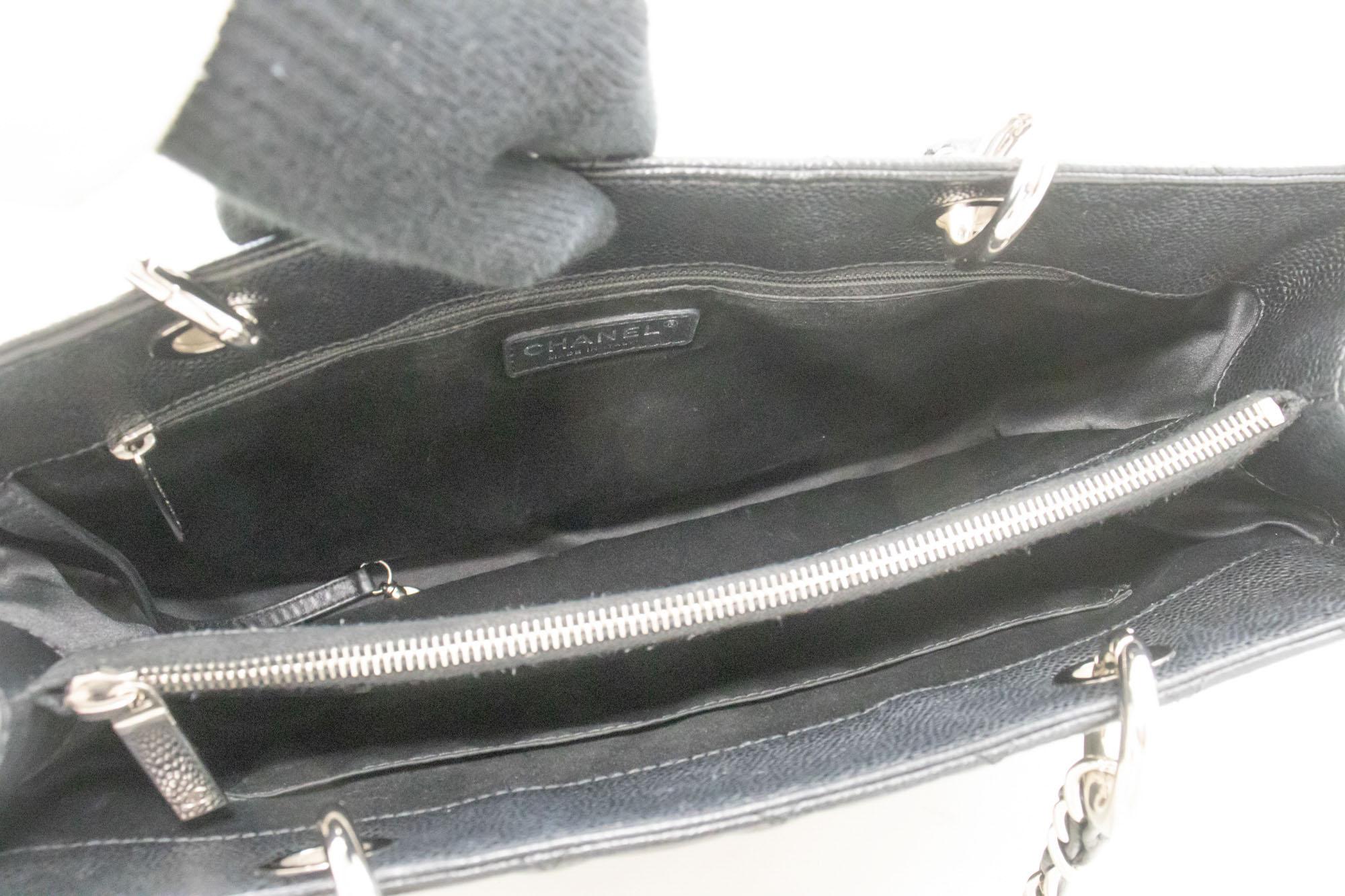 CHANEL Grained Calfskin GST 13