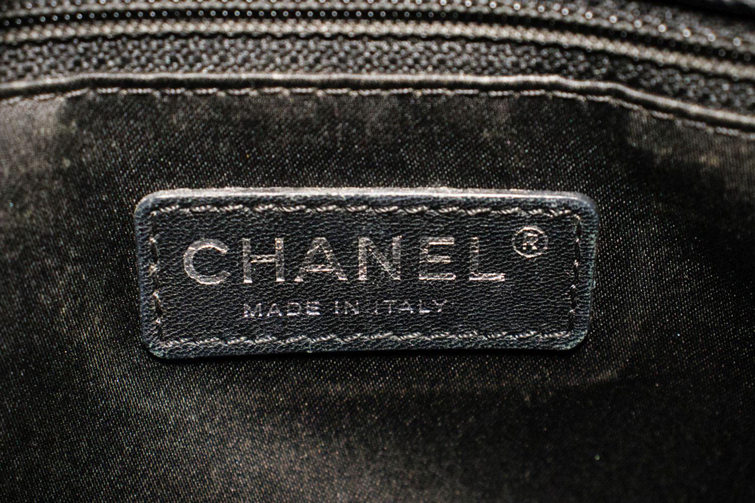 CHANEL Grained Calfskin GST 13
