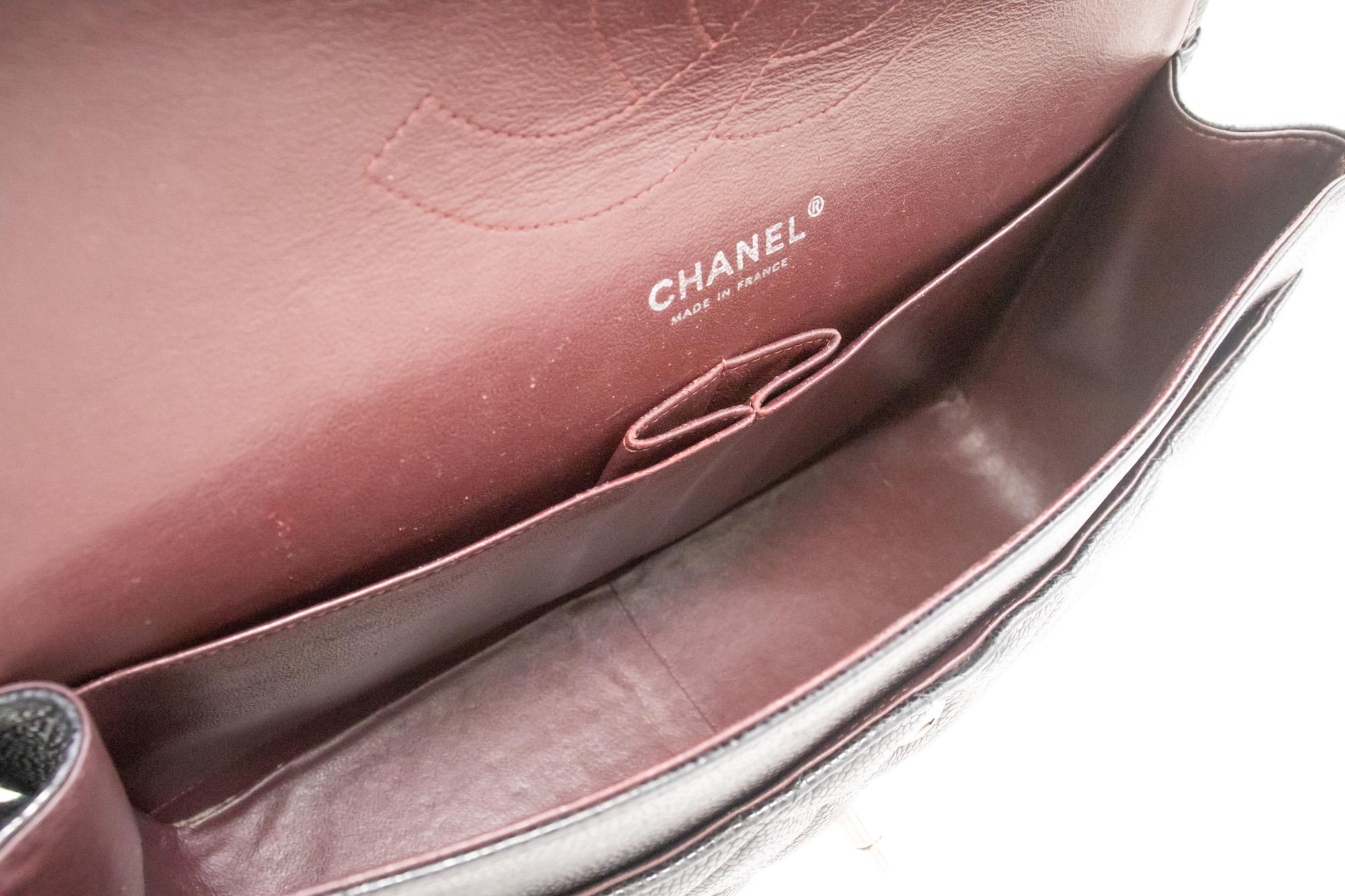 CHANEL - Grand sac à bandoulière en cuir de veau grainé avec rabat SV Classic en vente 5