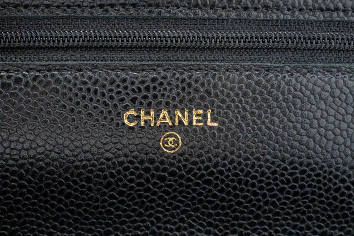 CHANEL Portefeuille WOC en cuir de veau grainé sur chaîne Sac à bandoulière noir en vente 9