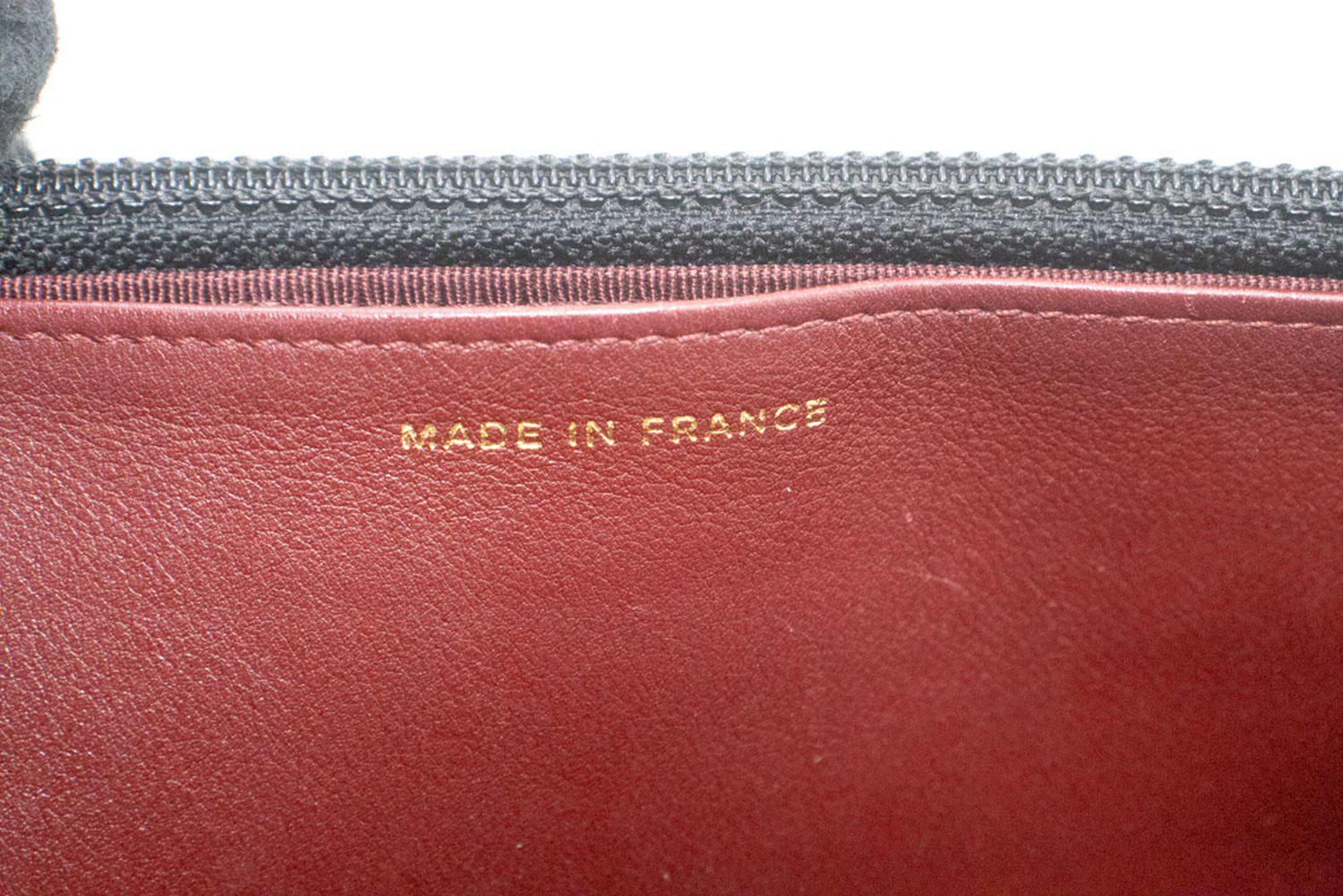 CHANEL Portefeuille WOC en cuir de veau grainé sur chaîne Sac à bandoulière noir en vente 10