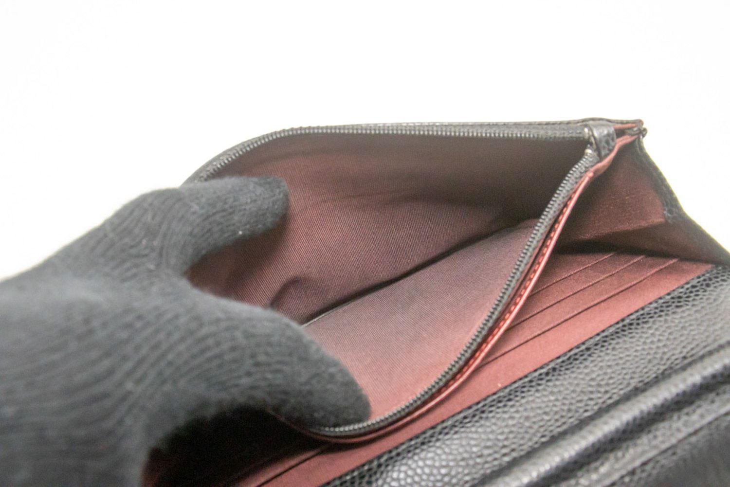 CHANEL Portefeuille WOC en cuir de veau grainé sur chaîne Sac à bandoulière noir en vente 11