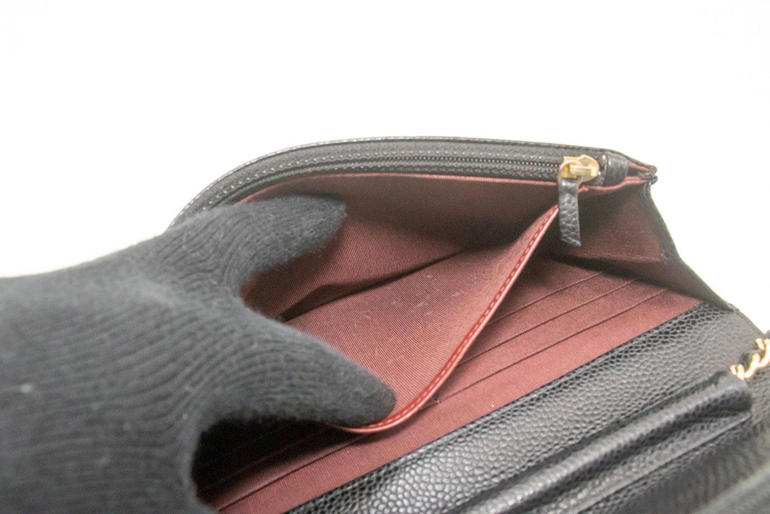 CHANEL Portefeuille WOC en cuir de veau grainé sur chaîne Sac à bandoulière noir en vente 12