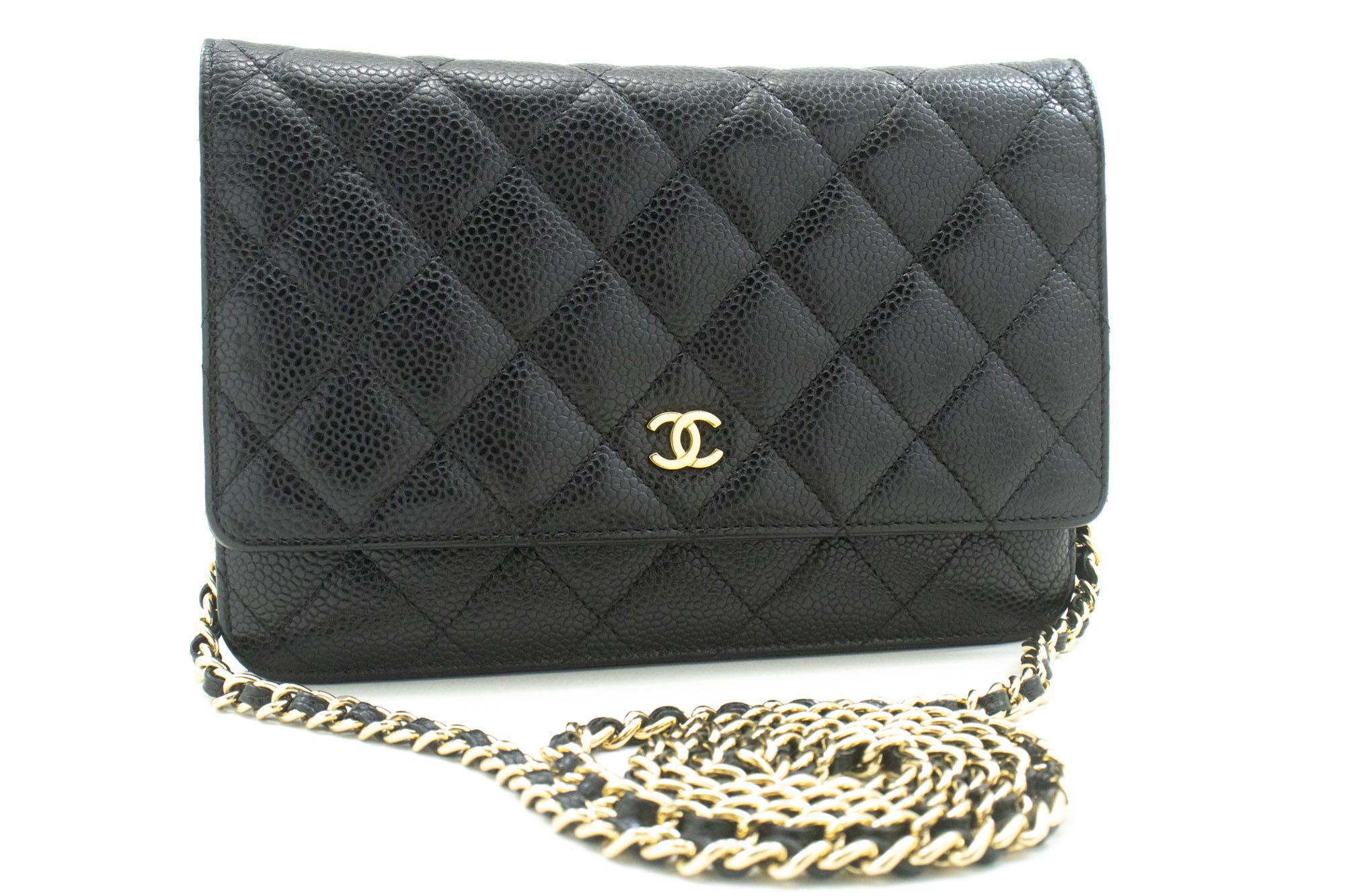 Un authentique sac à bandoulière CHANEL en veau grainé Wallet On Chain WOC Black. La couleur est noire. Le matériau extérieur est le cuir. Le motif est solide. Cet article est un article contemporain. L'année de fabrication serait 2013.
Conditions