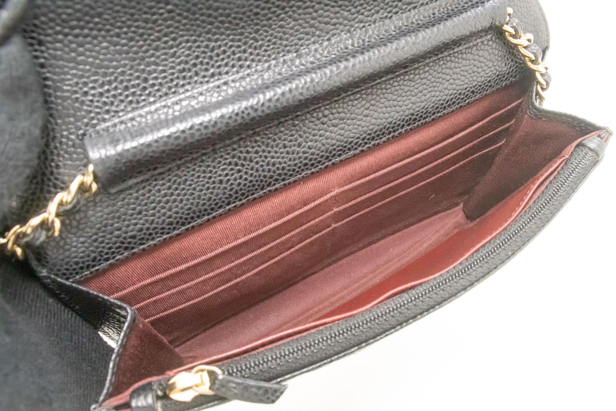 CHANEL Portefeuille WOC en cuir de veau grainé sur chaîne Sac à bandoulière noir en vente 4