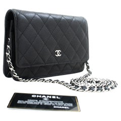 CHANEL WOC Brieftasche aus genarbtem Kalbsleder an Kette Schwarz Umhängetasche
