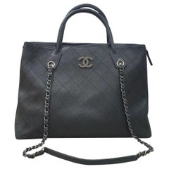 Chanel Shopping in pelle di vitello vegetale a grana grossa Tote nera